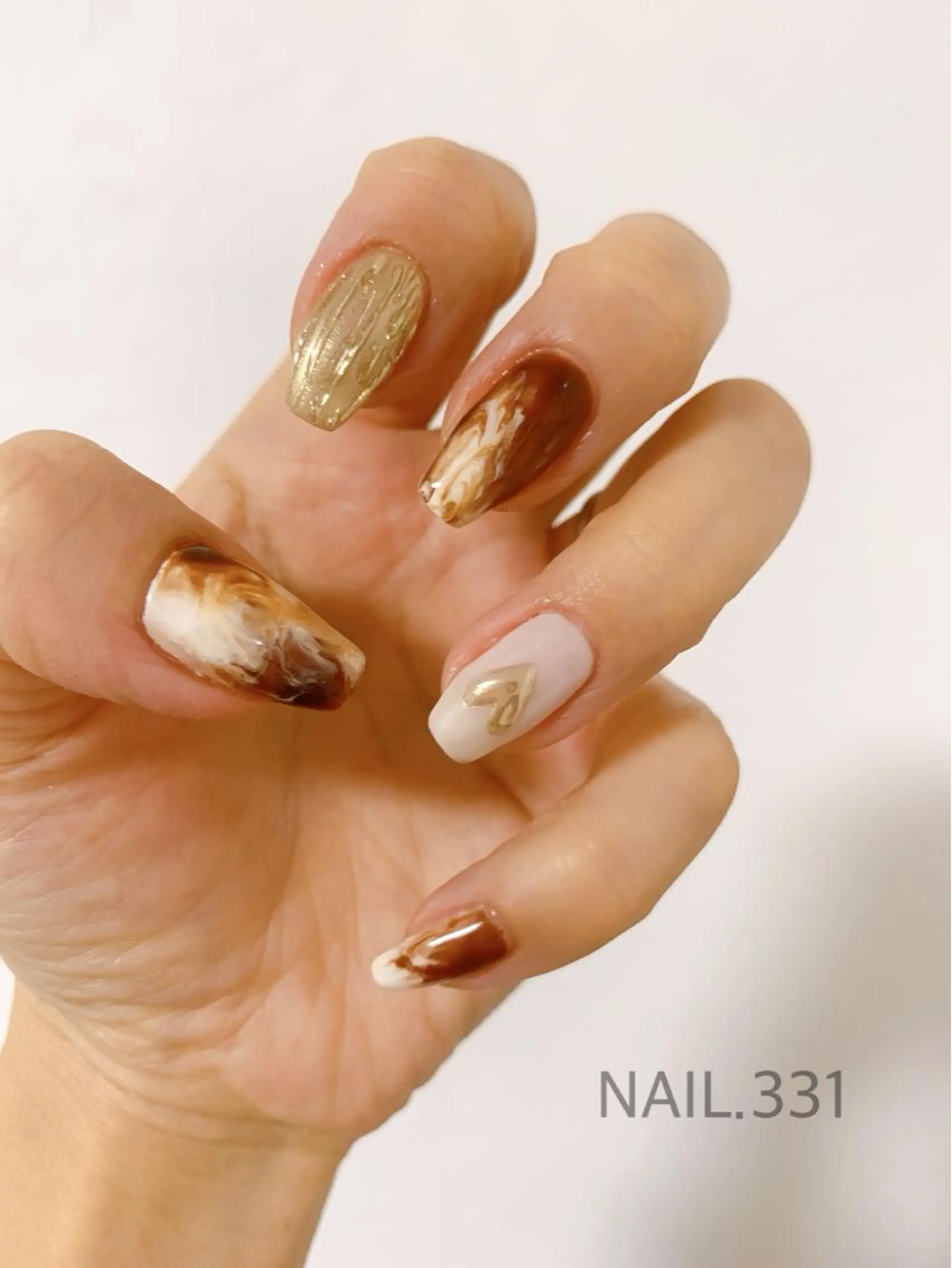 ネイル キラキラネイル ニュアンスネイル ストーンネイル Nail 331のネイルデザイン