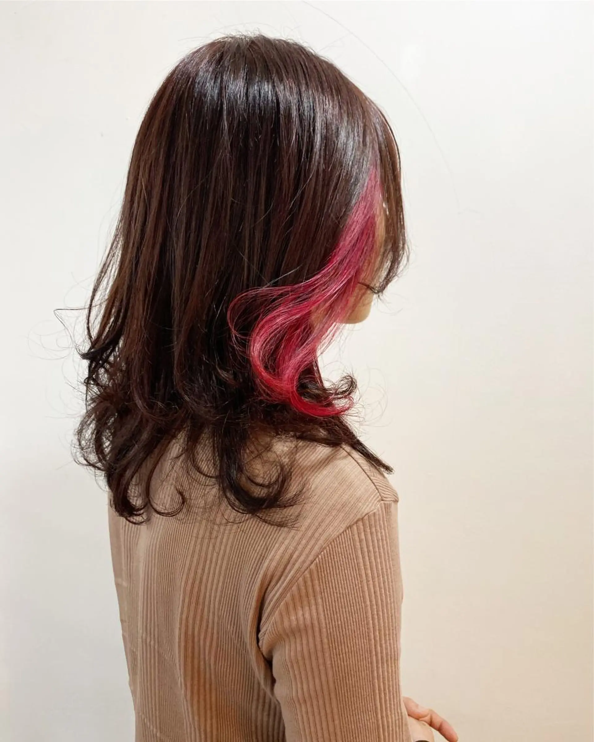 カラー イヤリングカラー レッドカラー フラム所属・WATANABE MISAKIのヘアスタイル