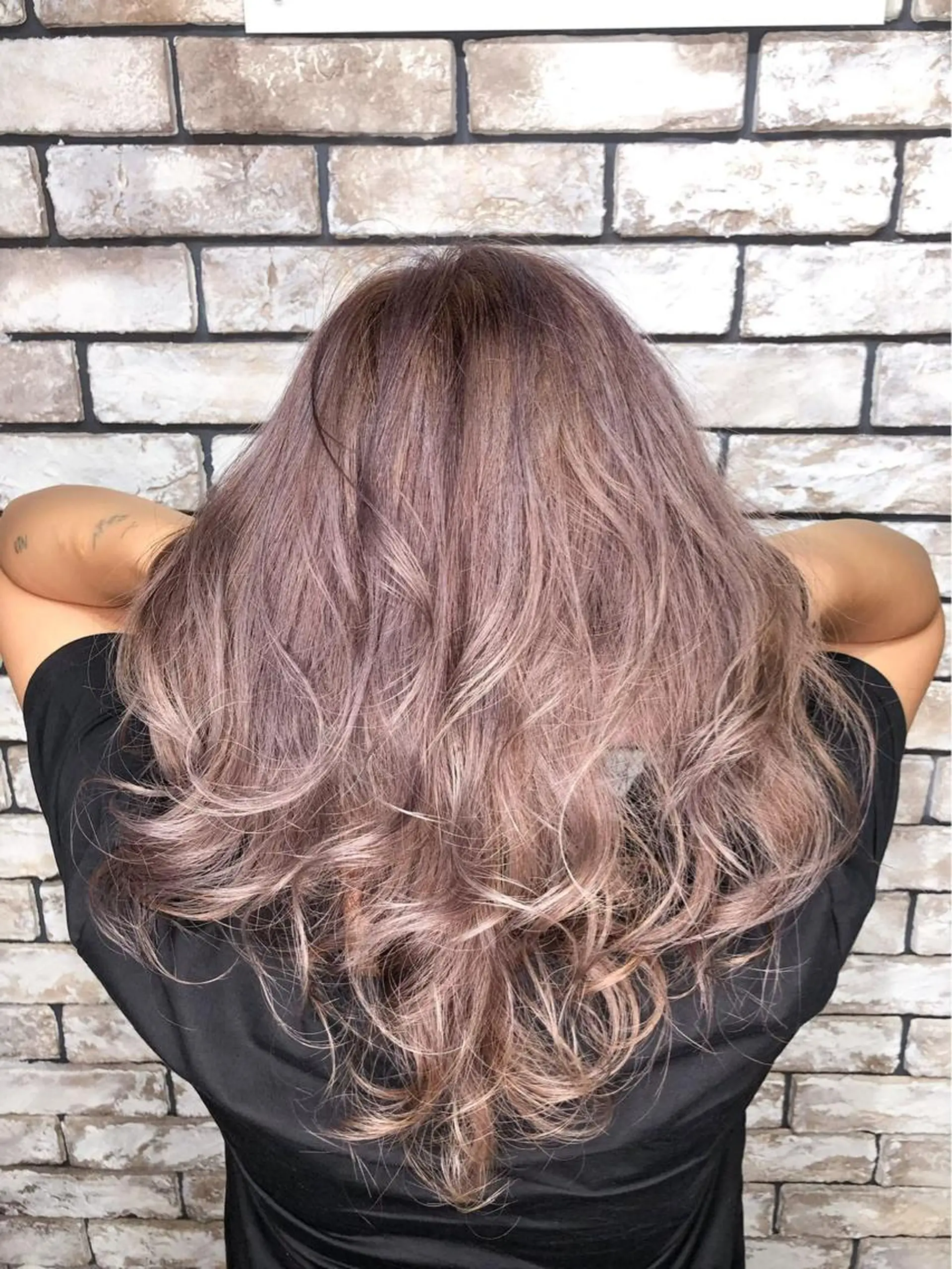 ミディアム カラー シールエクステ バレイヤージュ ブリーチ ケアブリーチ ダブルカラー ヘアカラー 新越谷 西口徒歩1分 寒色カラー 日和佐のヘアスタイル