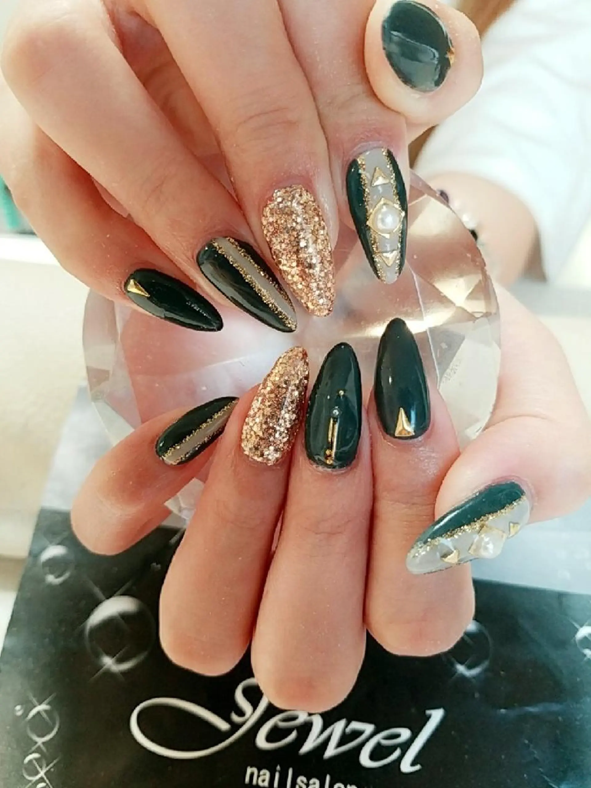 ネイル グリーン ＪＥＷＥＬ ＮＡＩＬのネイルデザイン