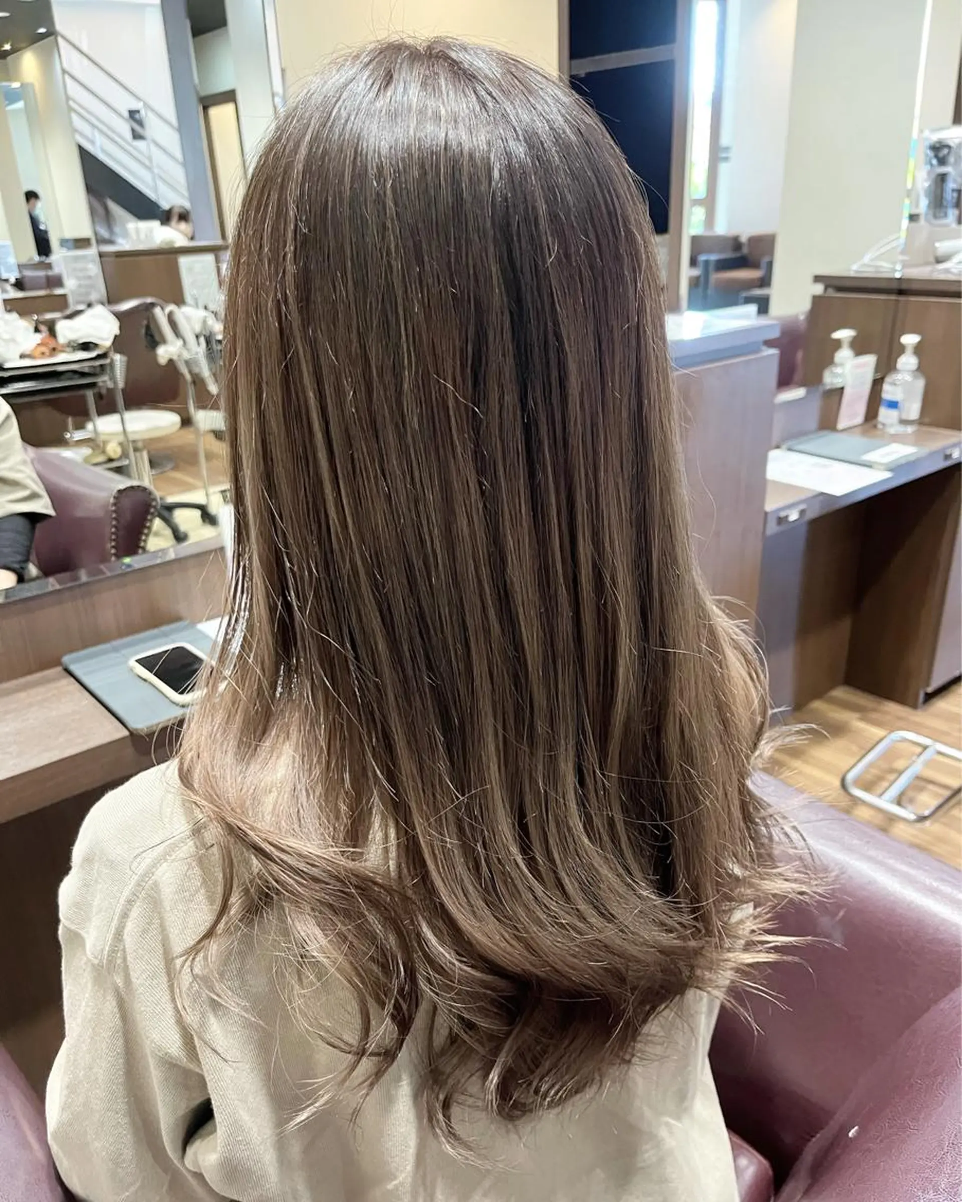 セミロング カラー グレージュ ハイライトカラー ハイライト カット ヘアカラー 松崎 崇のヘアスタイル