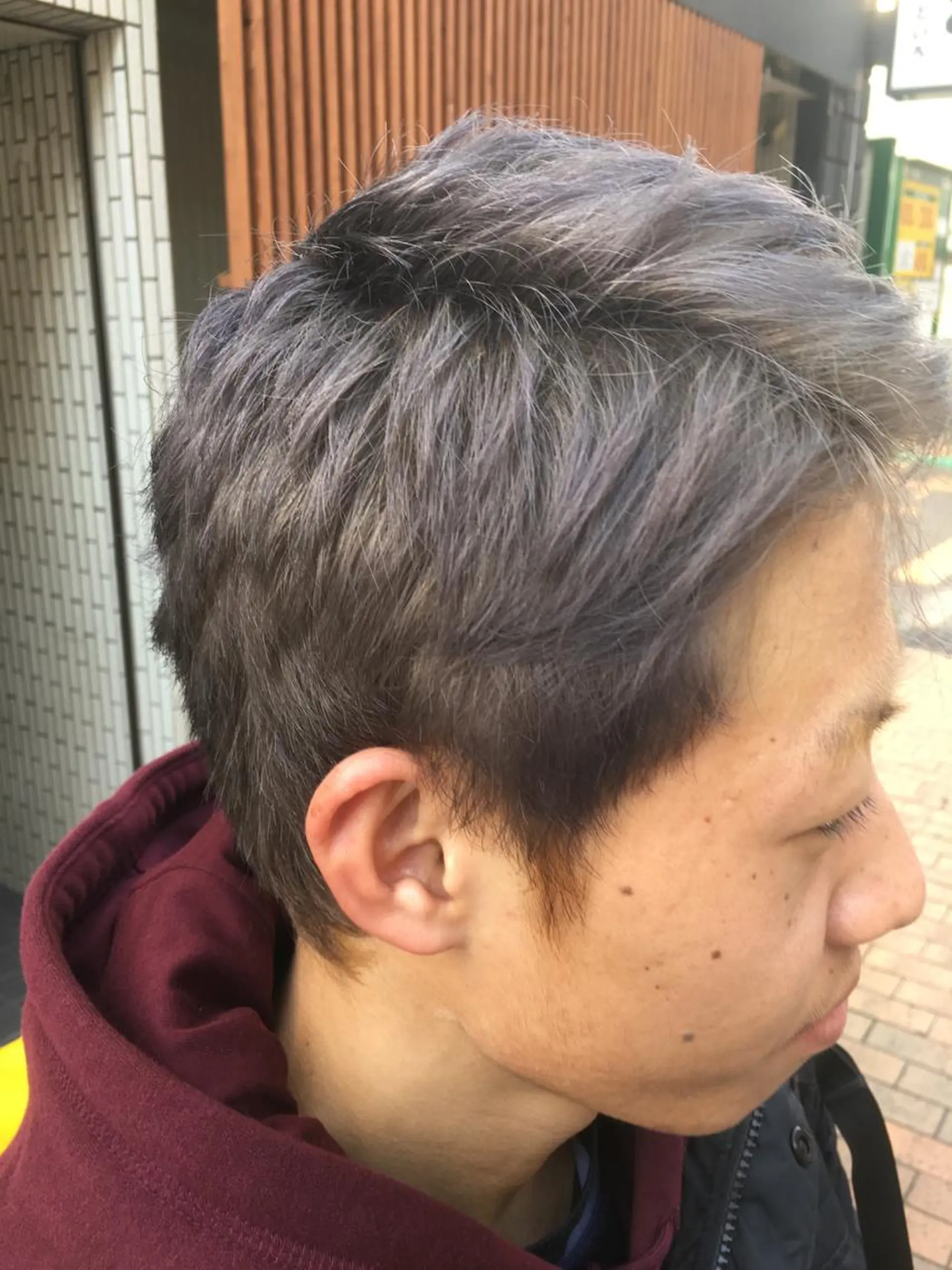 カラー メンズ シルバー 平田 晃誠のヘアスタイル