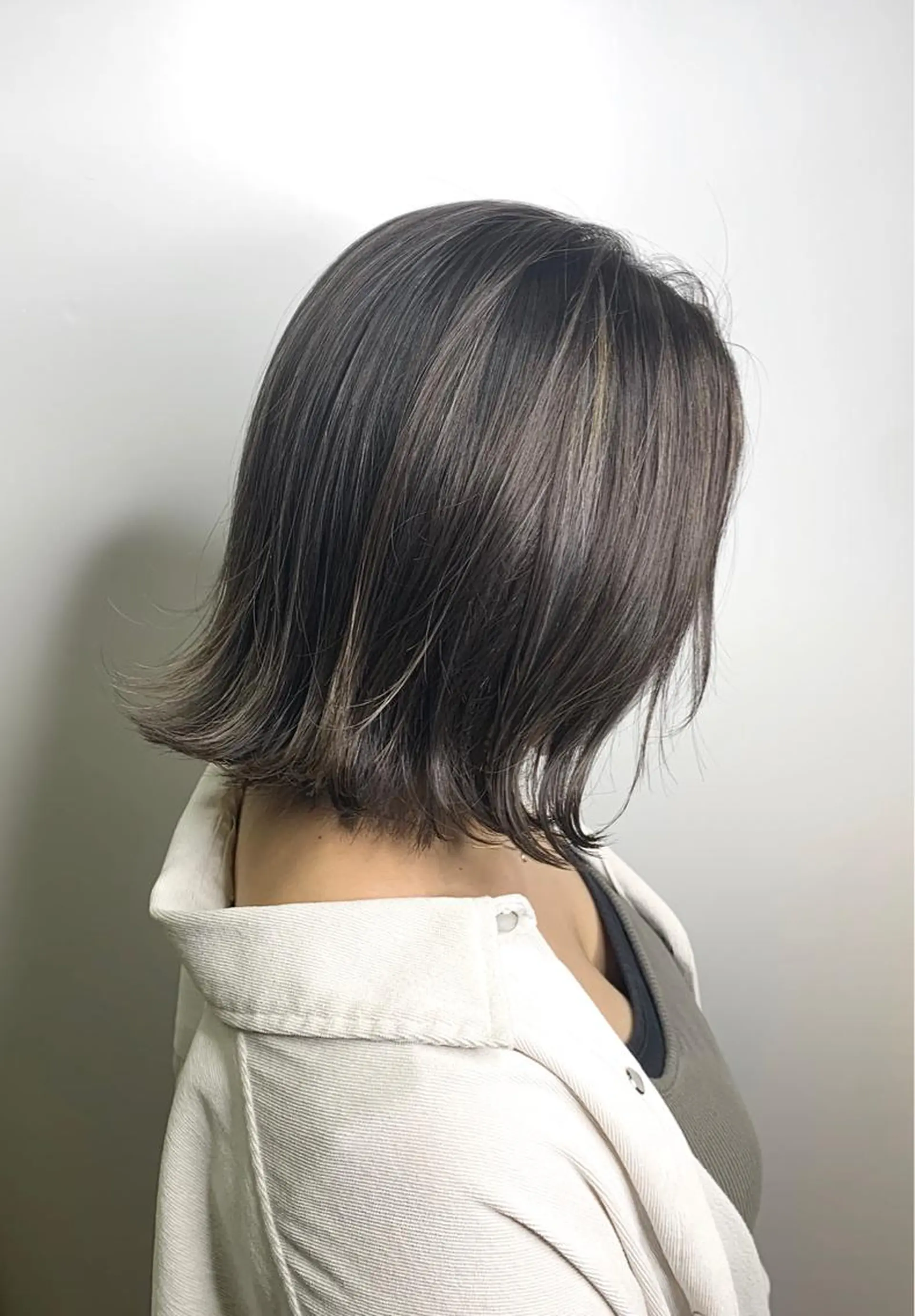 ショート カラー ヘアアレンジ ハイライトカラー 3Dハイライト 外国人風カラー ハイライト 🌟小顔レイヤー× 赤み消し透明感カラーのヘアスタイル