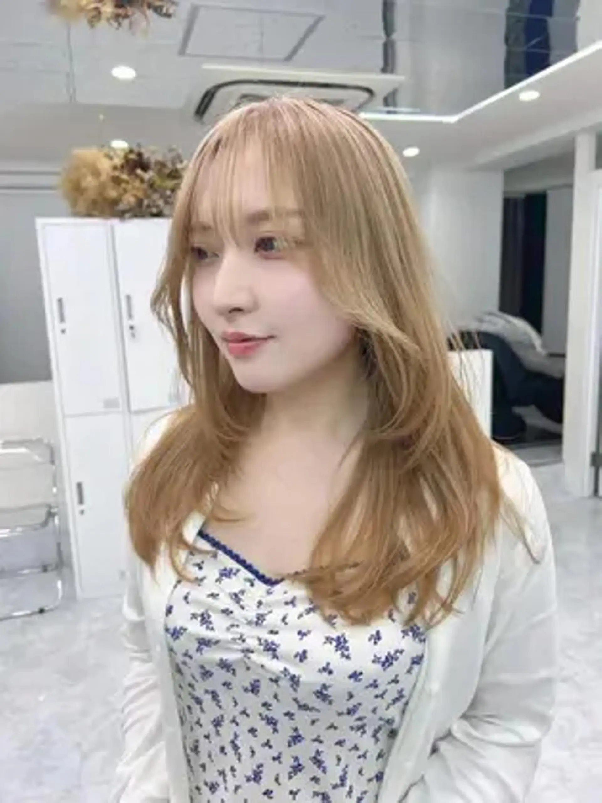 ロング カラー アディクシーカラー アッシュ バレイヤージュ ベージュカラー ブルーカラー カット ヘアカラー パーマ トリートメント 女性専用サロン梅田 髪質改善カラーakiのヘアスタイル