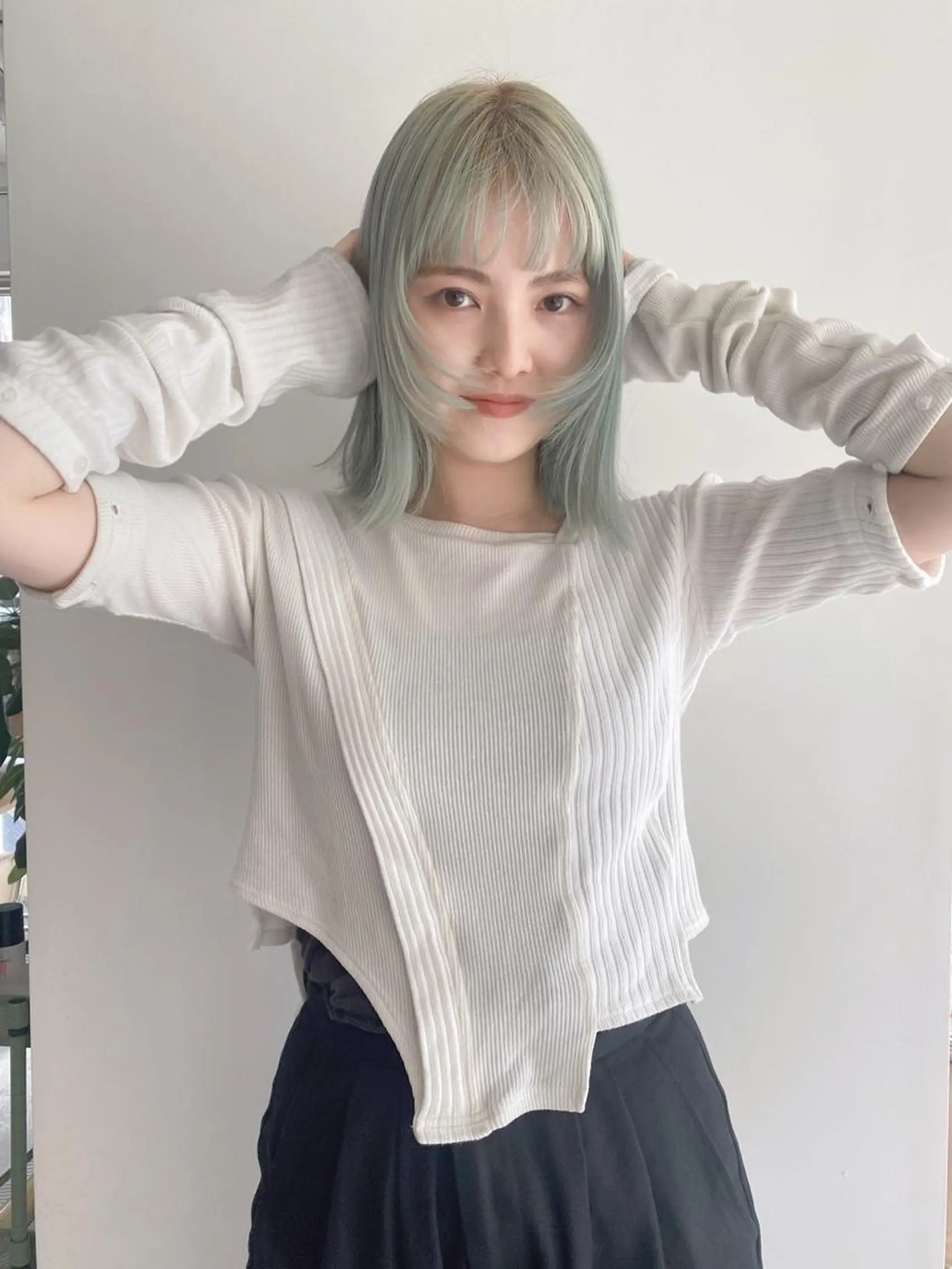 ミディアム ウルフカット MIHO/CUTの specialistのヘアスタイル