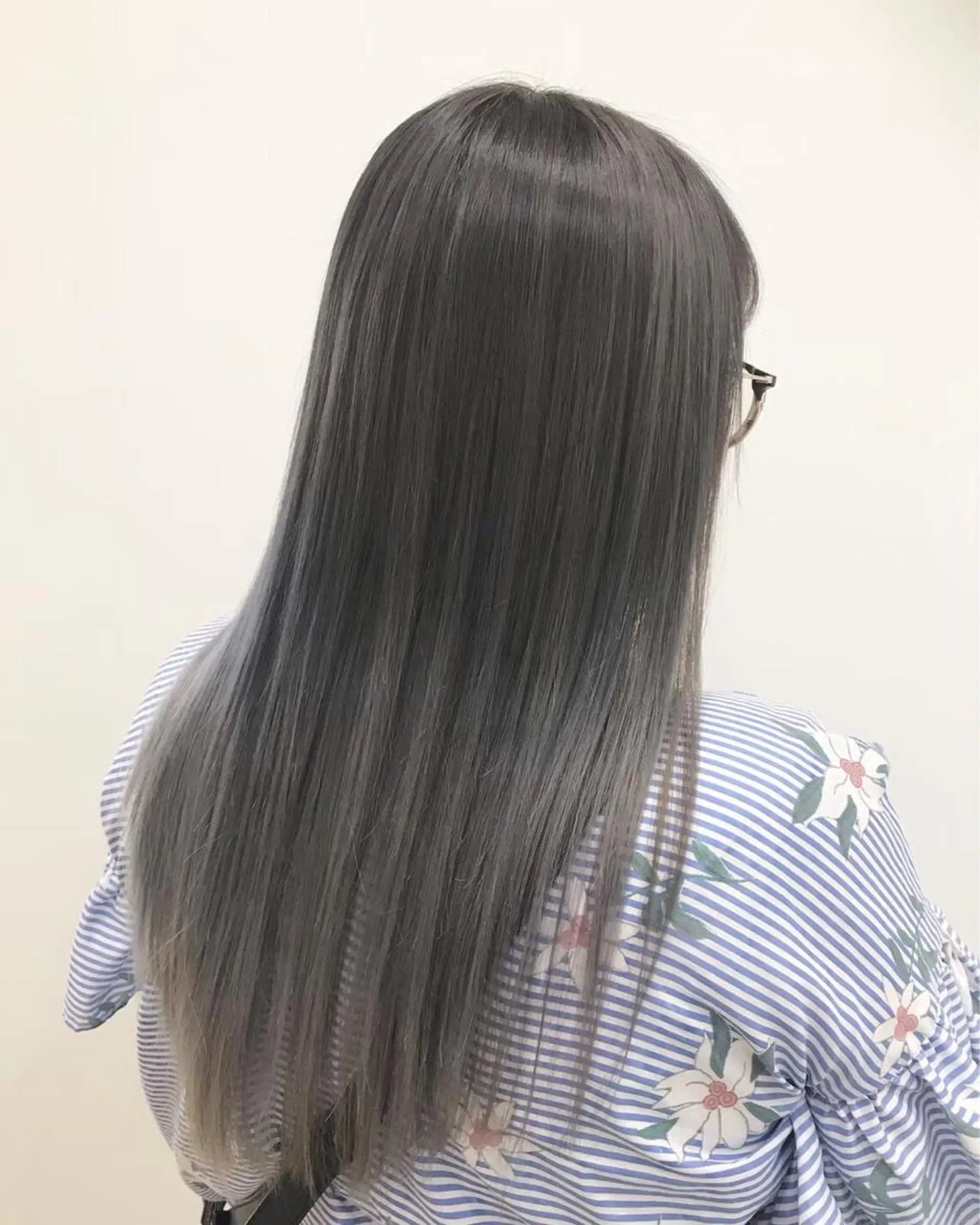 ロング カラー ヘアアレンジ キッズ アディクシーカラー バレイヤージュ ミストバング ベージュカラー 黒髪 カラー特化サロン Eir心斎橋のヘアスタイル