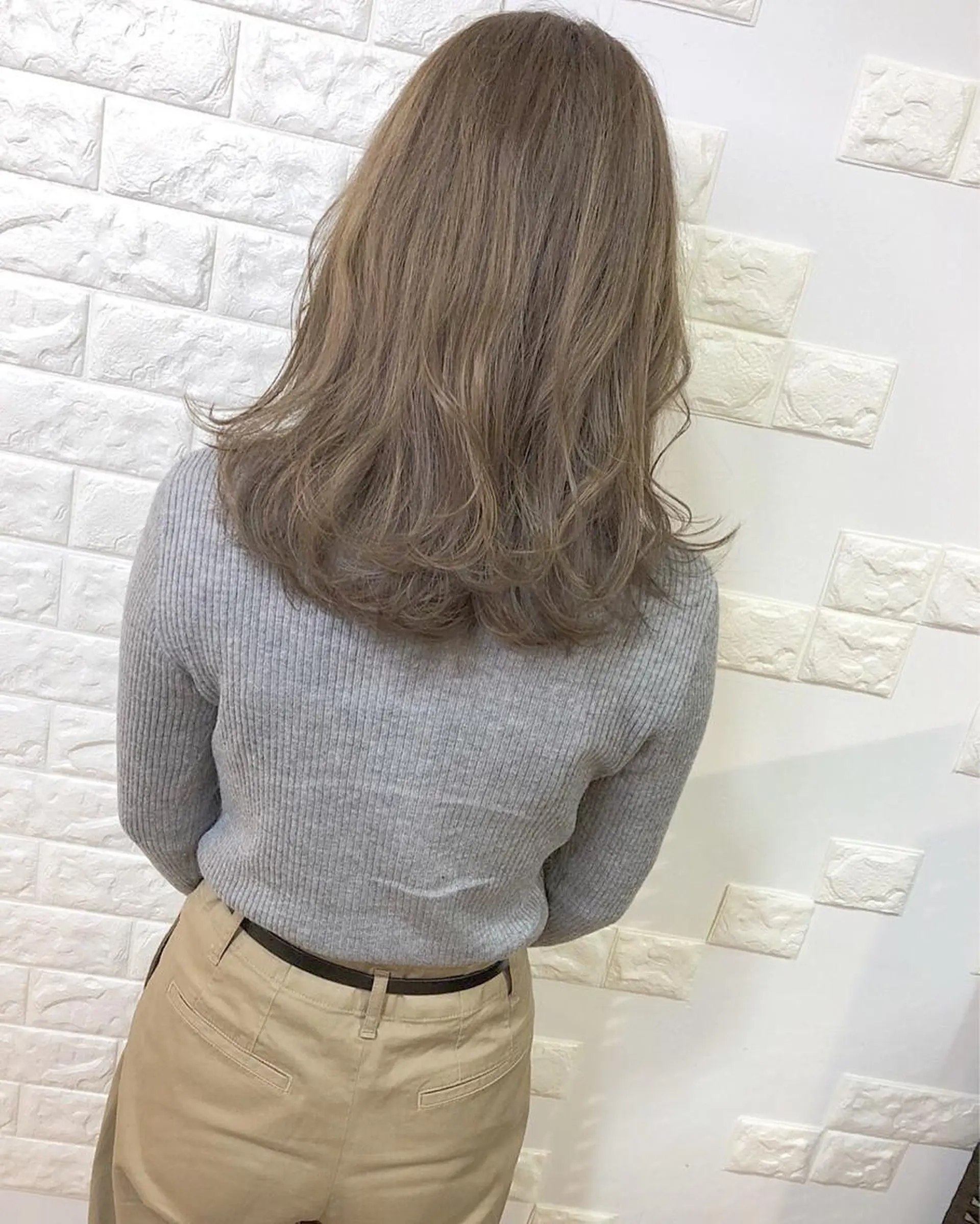 セミロング カラー グレージュ 横浜ブリーチムラ直し ハイトーン/ブリーチのヘアスタイル