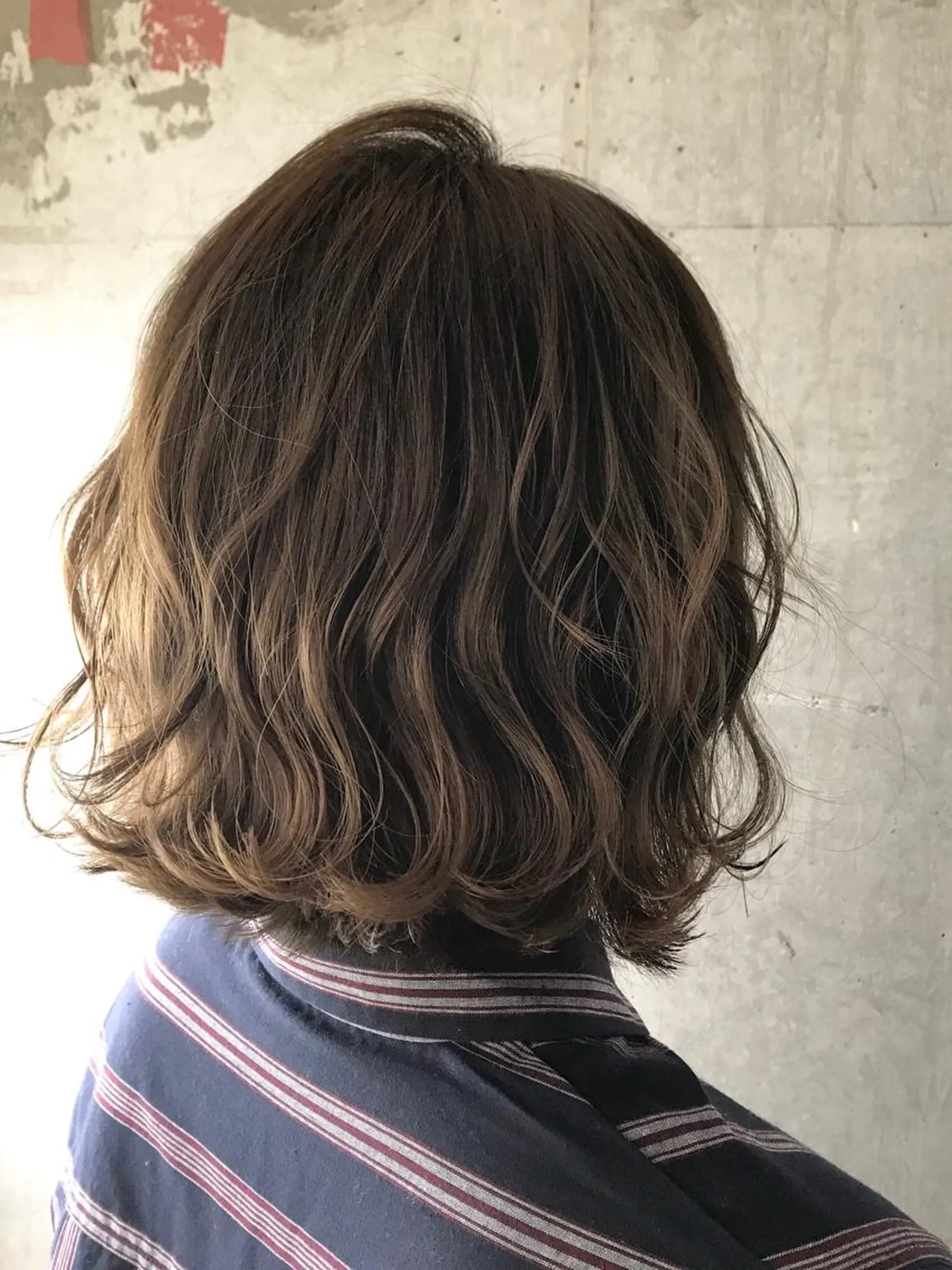 ミディアム カラー パーマ ヘアアレンジ 切りっぱなしボブ ボブ カット 今井 由佳のヘアスタイル