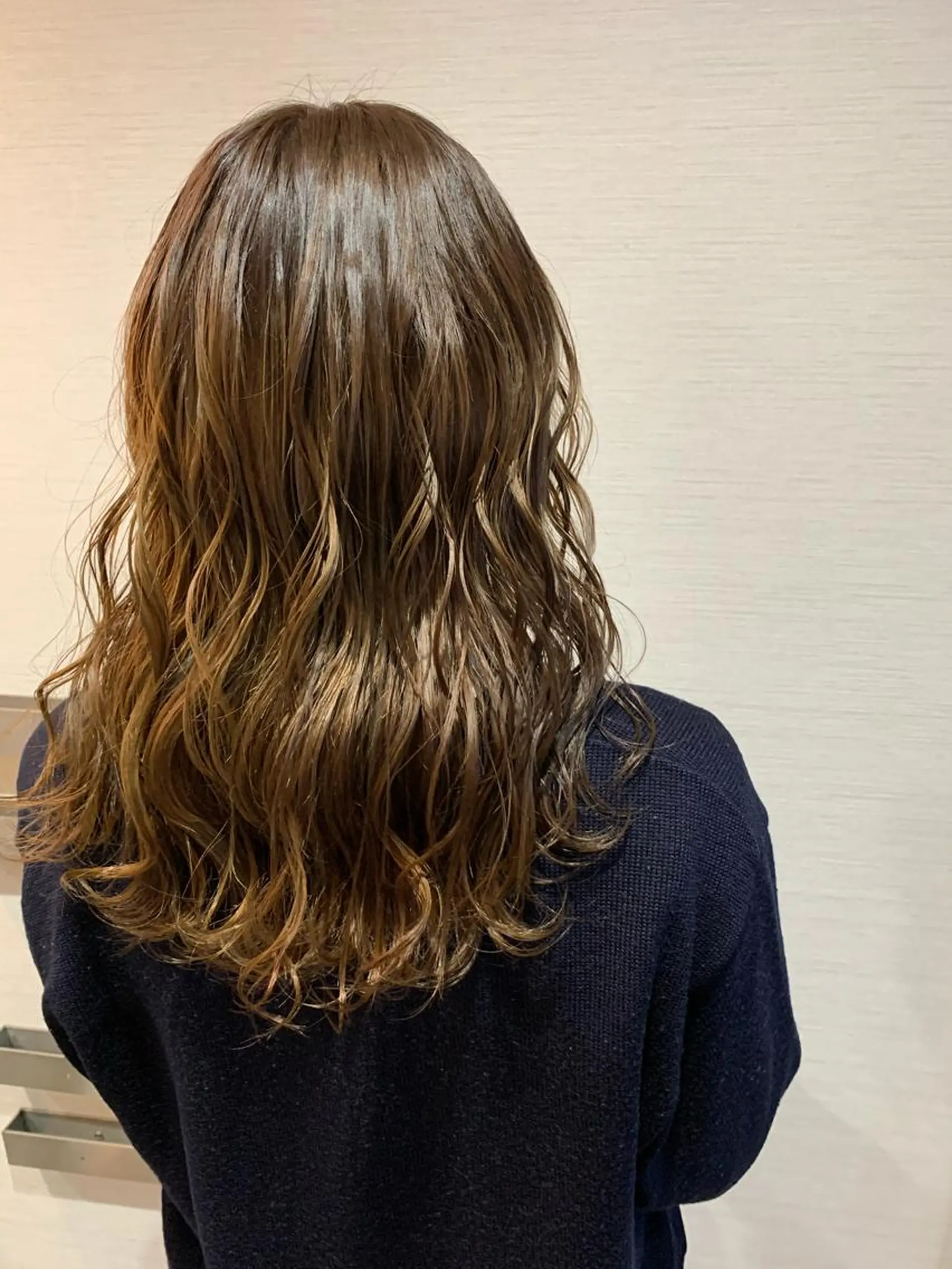 セミロング カラー 蓮見  友里のヘアスタイル