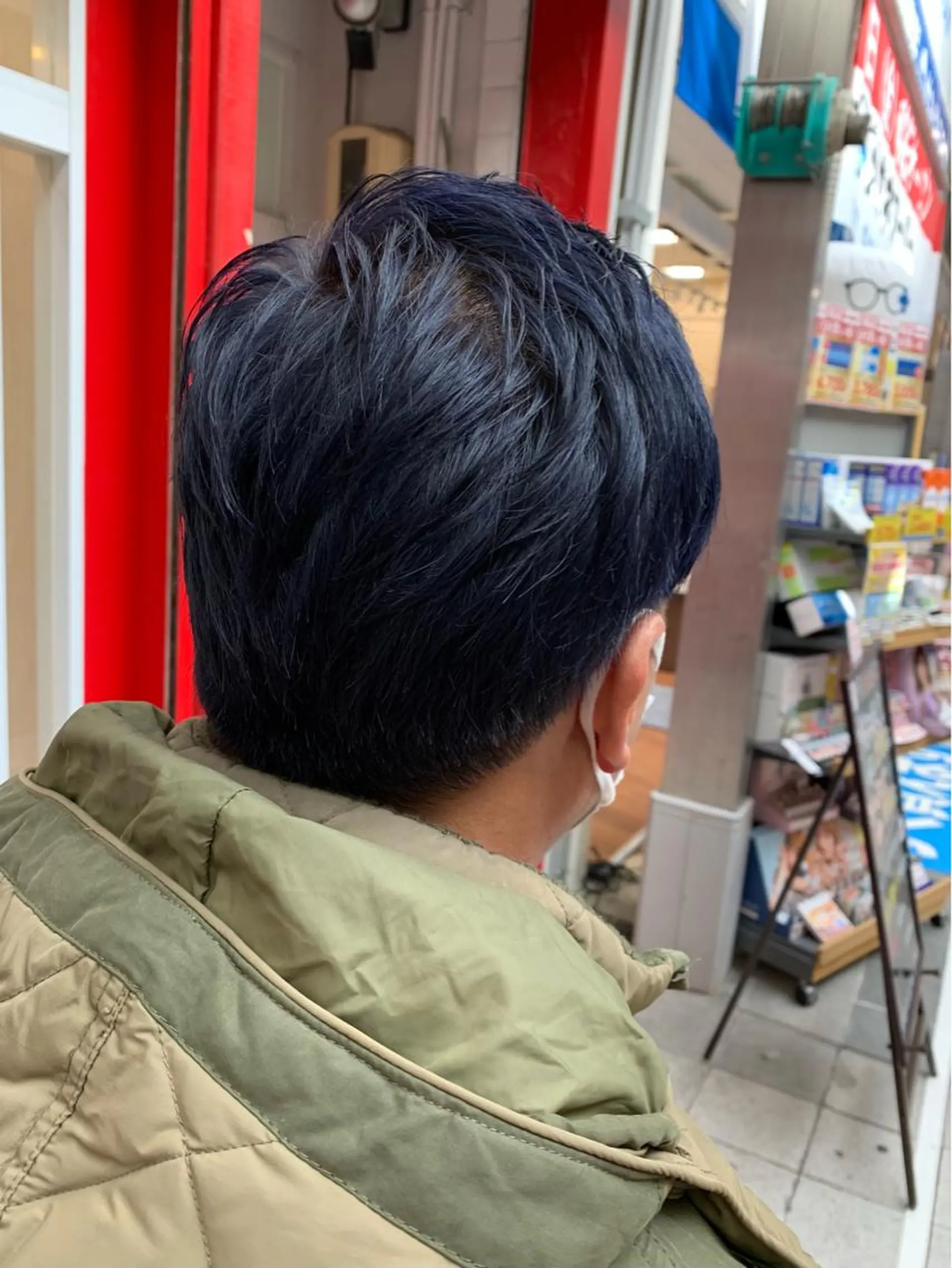 ショート カラー ヘアアレンジ メンズ ネイビーカラー カット ヘアカラー 今村公介 ブリーチ特化、派手髪のヘアスタイル