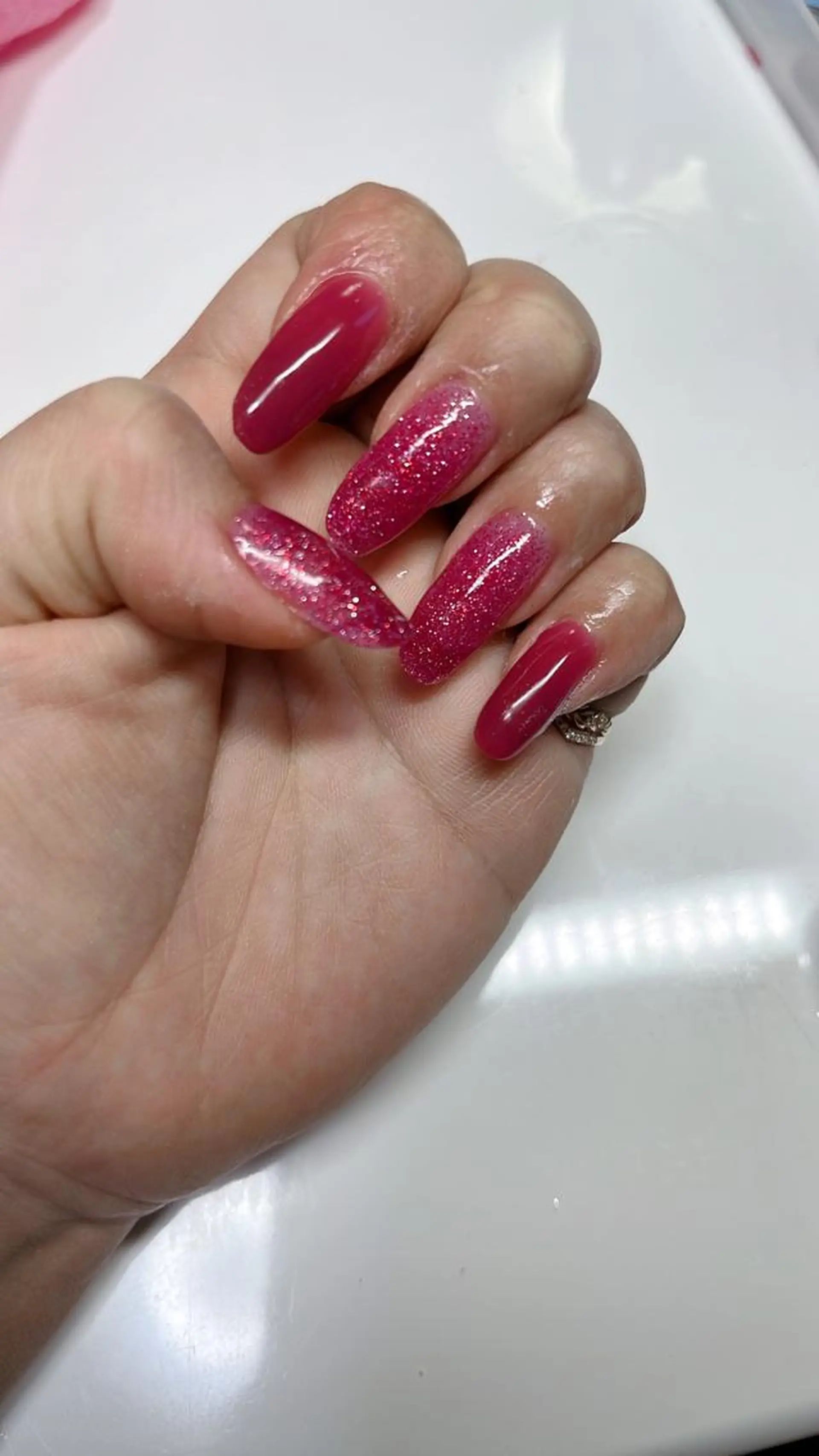 ネイル 長さ出し ラメ(グリッター) 赤色 ハンドネイル plaisir プレジールネイルのネイルデザイン