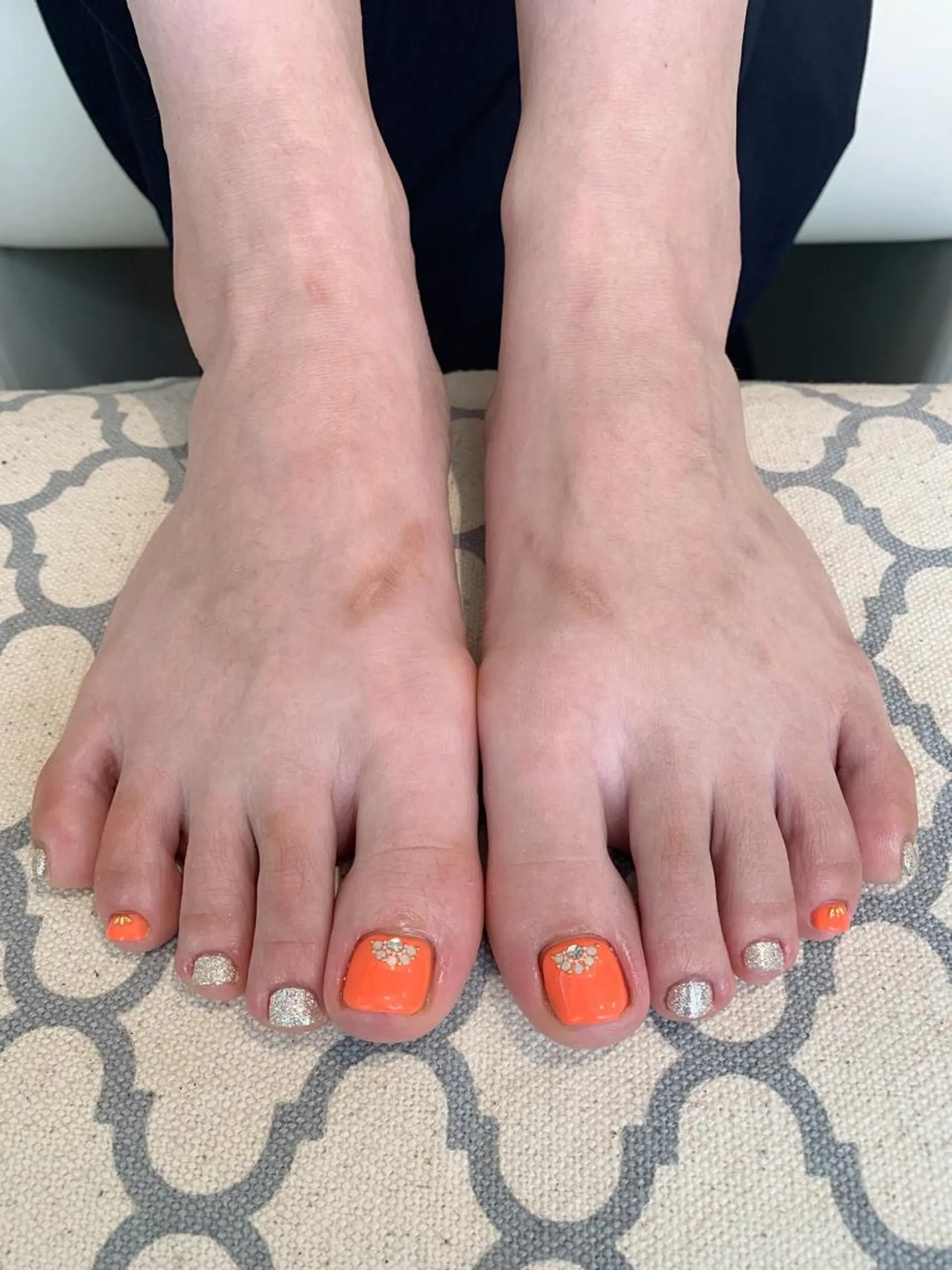 ネイル フットネイル ジェルネイル ラメ(グリッター) パラジェル シルバー 鈴木 里奈のネイルデザイン