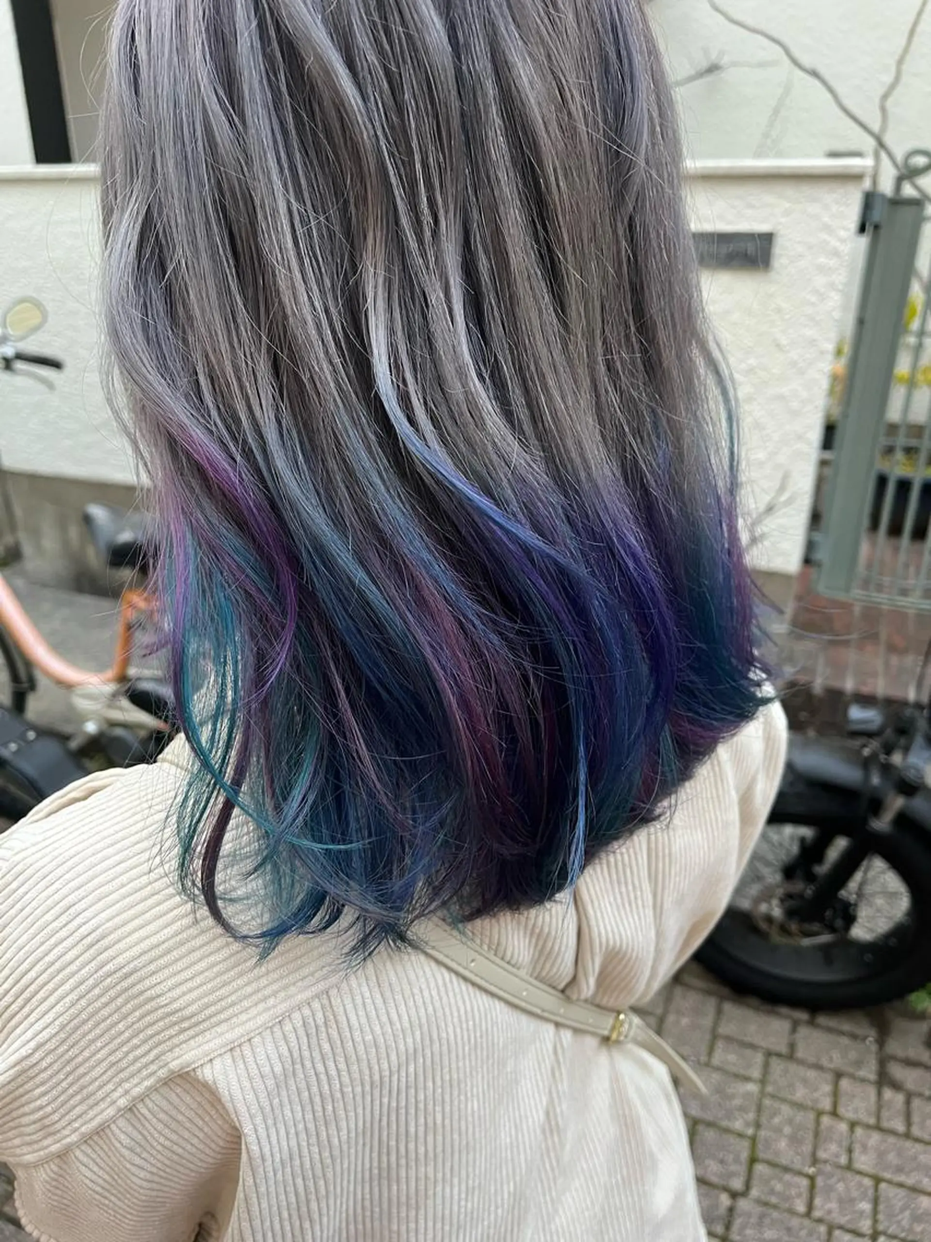 セミロング カラー ショートボブ アッシュ バレイヤージュ ミストバング ベージュカラー カット ヘアカラー トリートメント 原宿サロン代表 デザインカラー伊藤卓のヘアスタイル