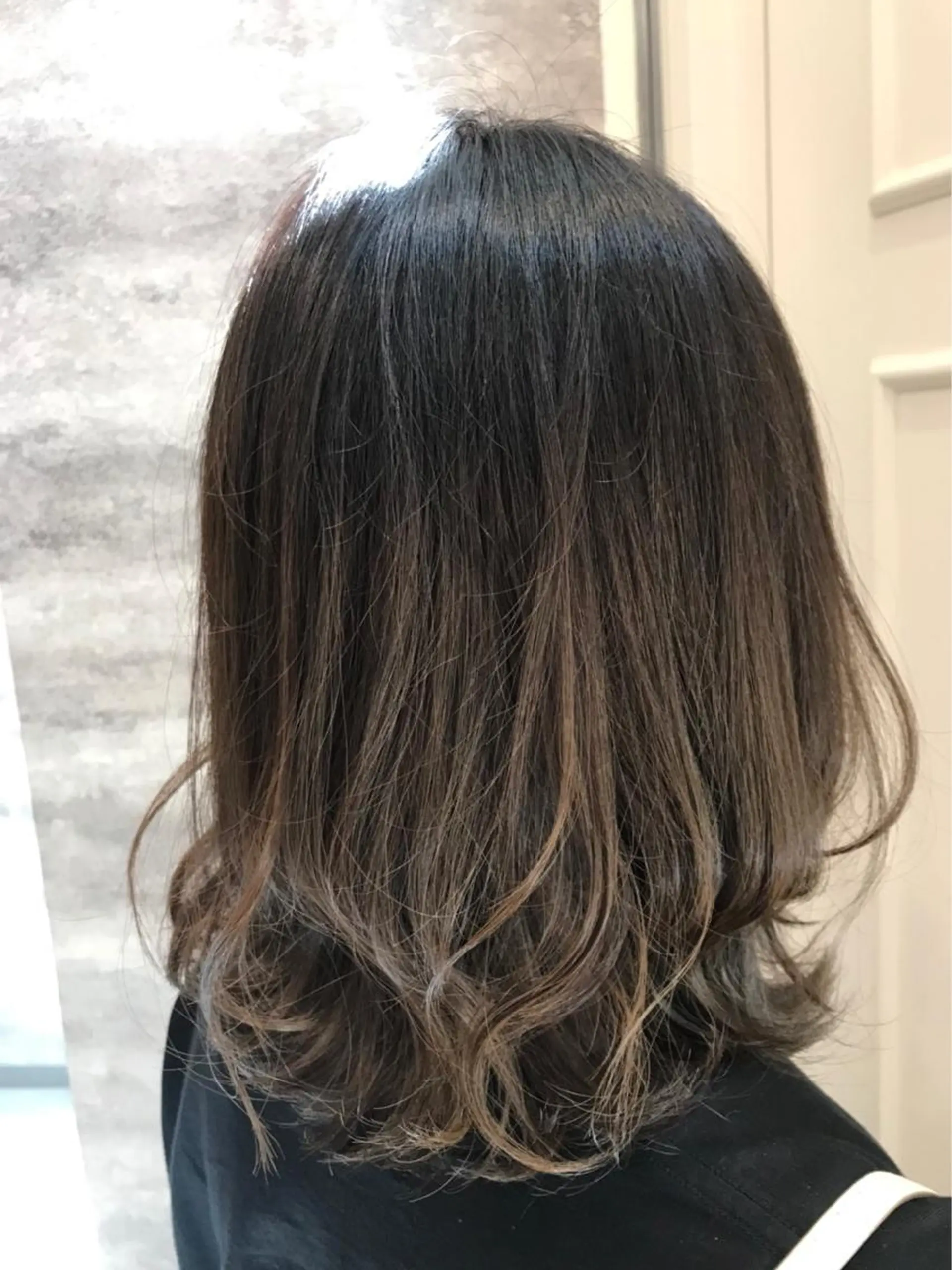 ミディアム カラー グラデーションカラー グレージュ Blanco Color&Careのヘアスタイル