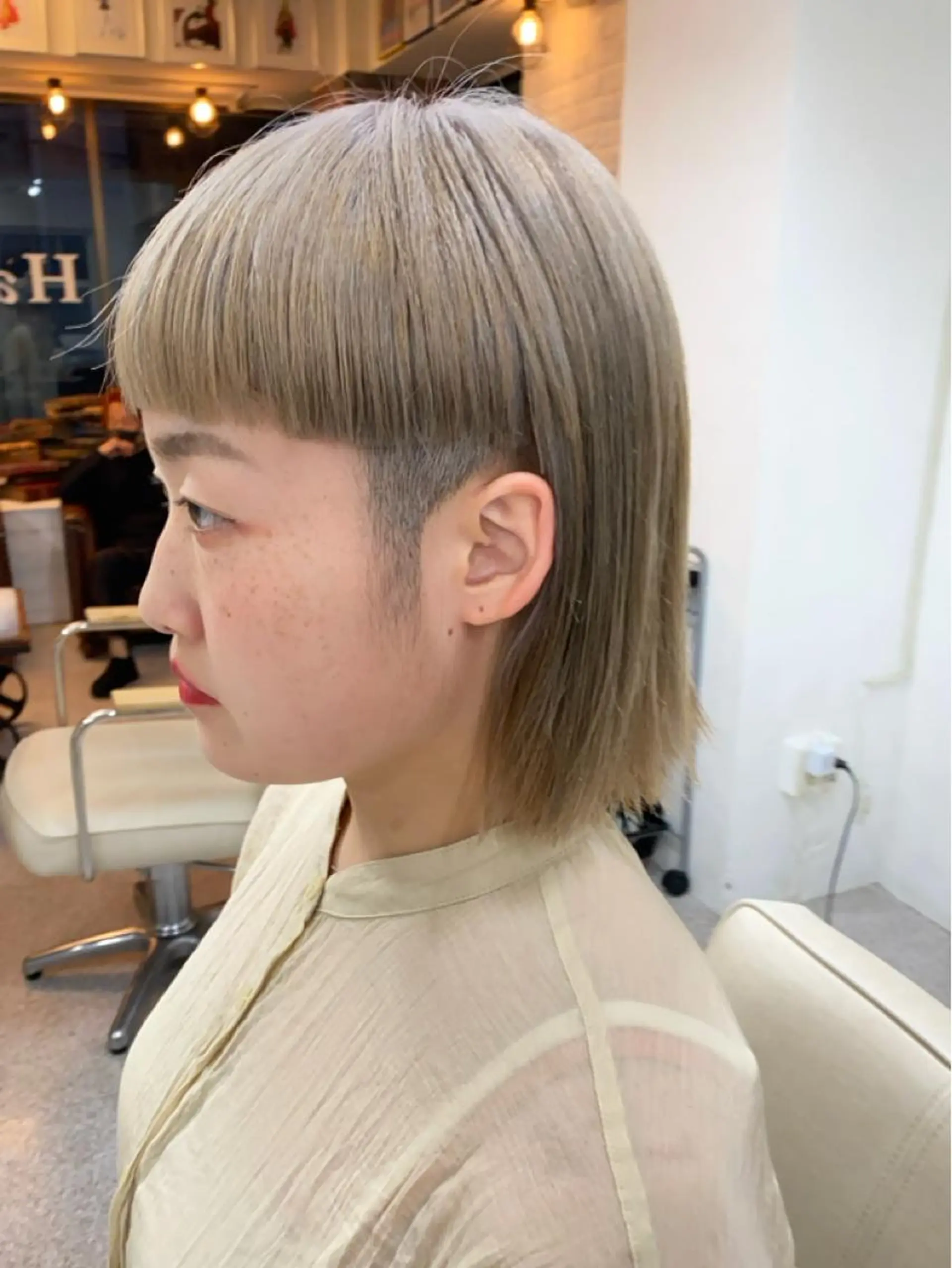 ミディアム カラー レイヤーウルフ エクステ磯部のヘアスタイル