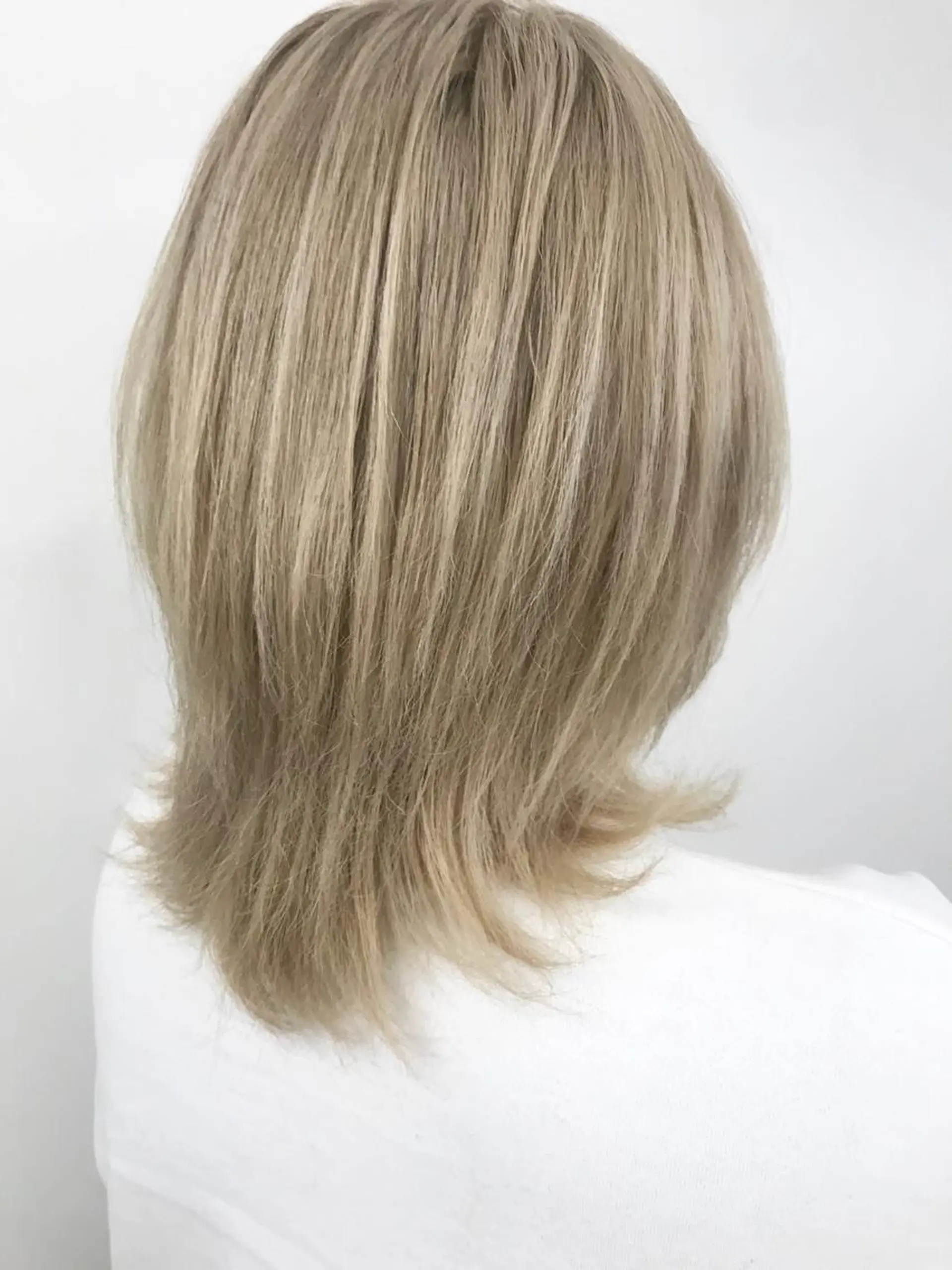 ミディアム カラー ベージュカラー ブリーチ ホワイトベージュ ヘアカラー トリートメント 色気レイヤー& ショートはお任せ🌟のヘアスタイル