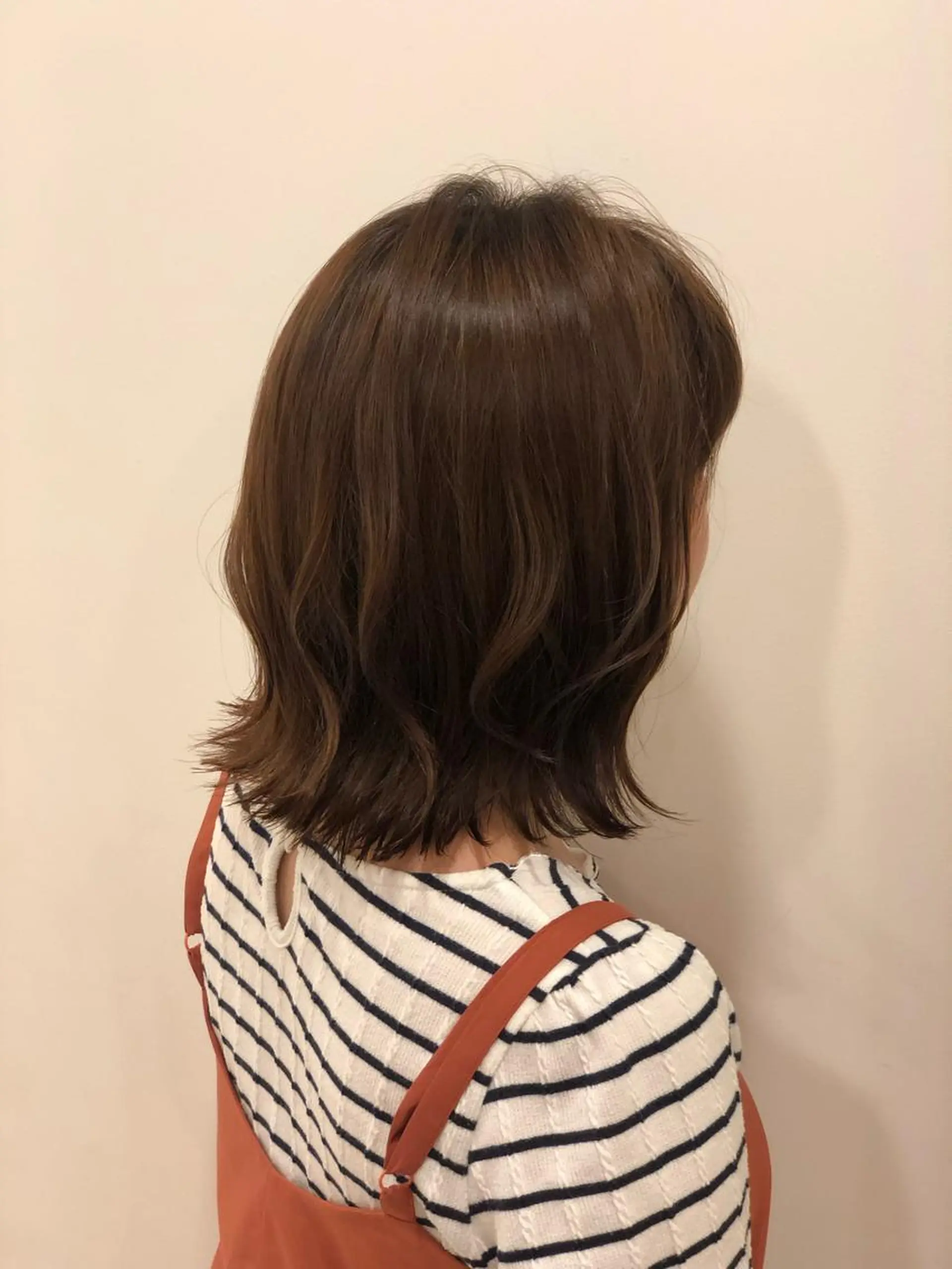 ミディアム カット 菊池 栄里奈のヘアスタイル