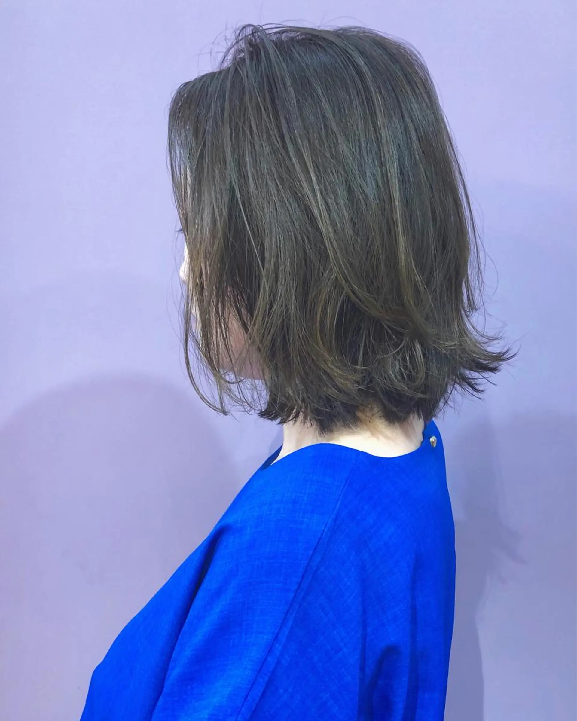 ミディアム カラー パーマ ブリーチ ブルーカラー グレージュ 細川 亮のヘアスタイル