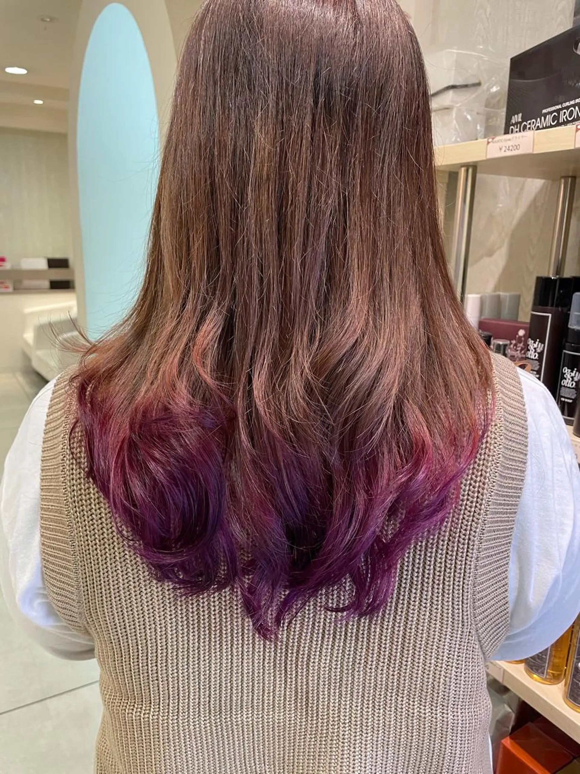 ロング パープルカラー ヘアカラー 松佐 ゆかりのヘアスタイル