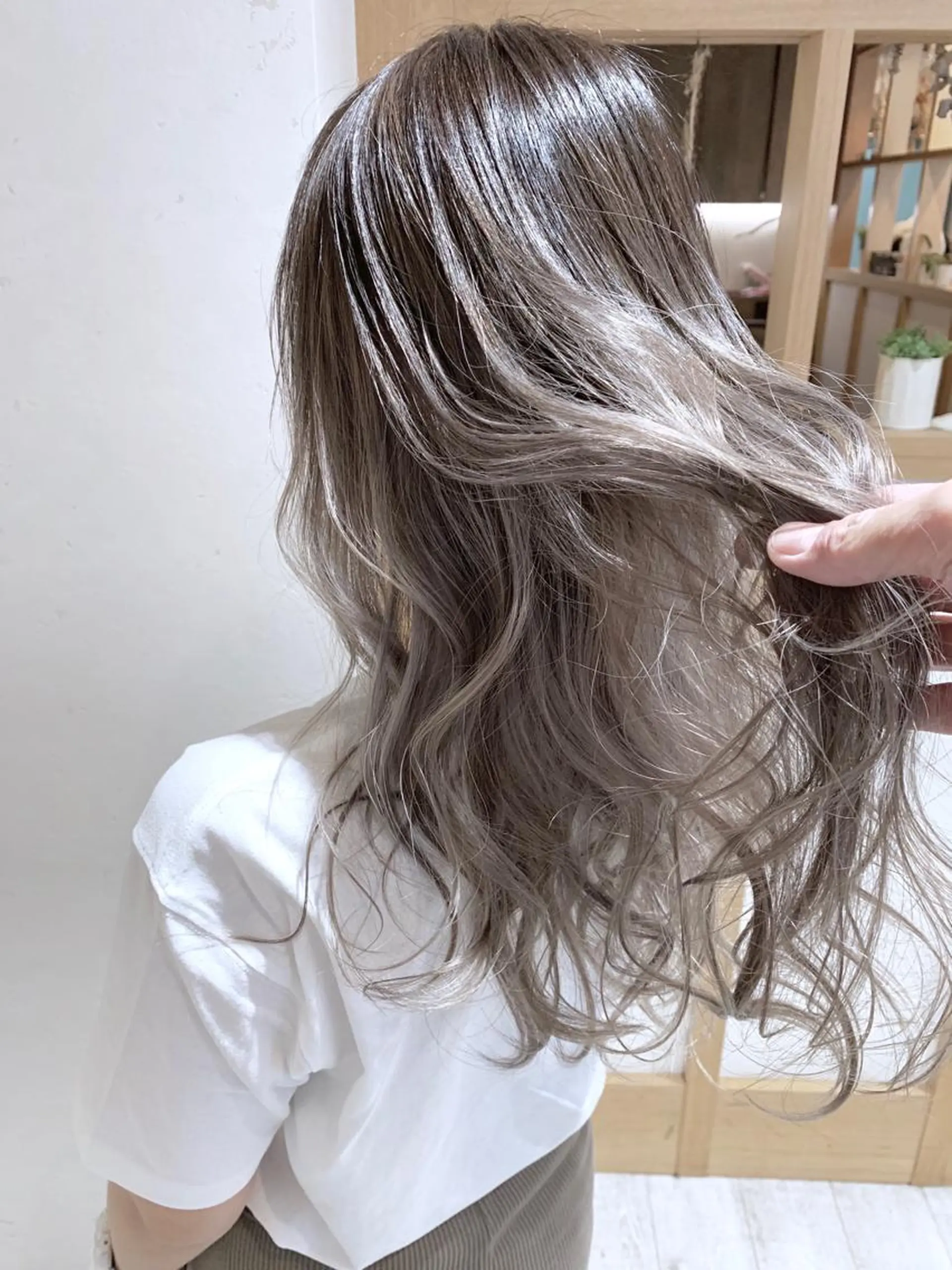 ロング カラー パーマ ヘアアレンジ アディクシーカラー ベージュカラー グラデーションカラー ホワイトベージュ ヘアカラー トリートメント 縮毛矯正/美髪 髪質改善/石田幸輔のヘアスタイル