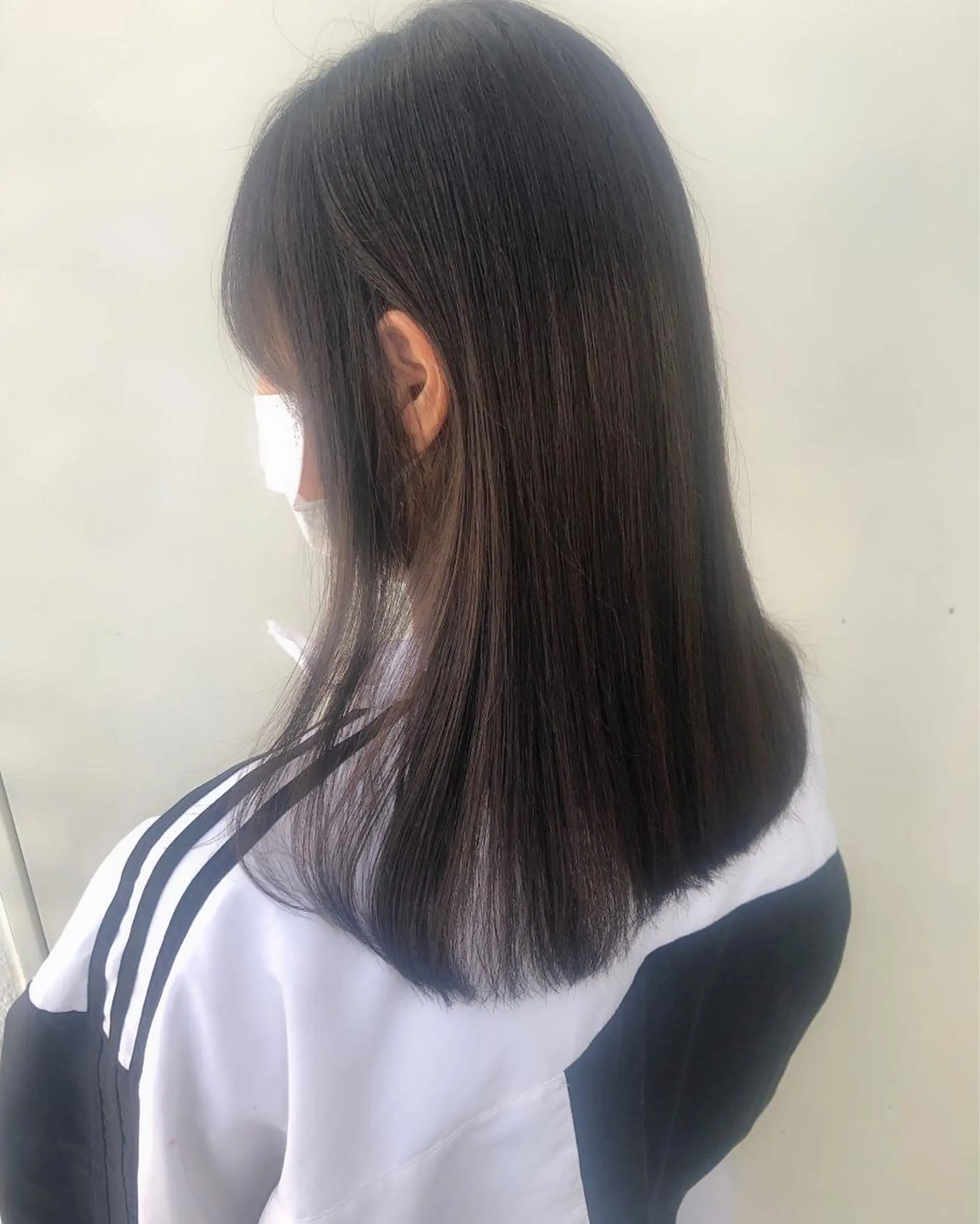 セミロング カラー 韓国🇰🇷レイヤー 映える顔周り🩷のヘアスタイル