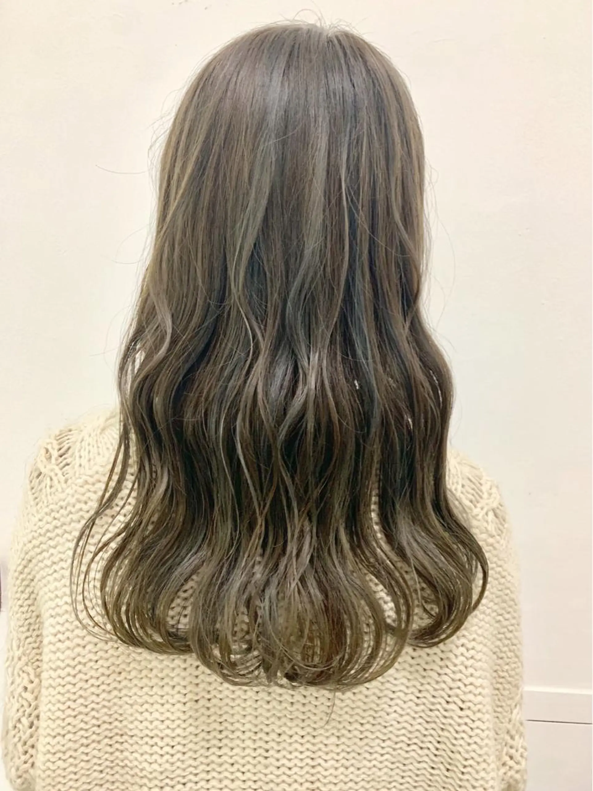 ロング カラー ハイライトカラー スターダスト ハイライト O maikoのヘアスタイル