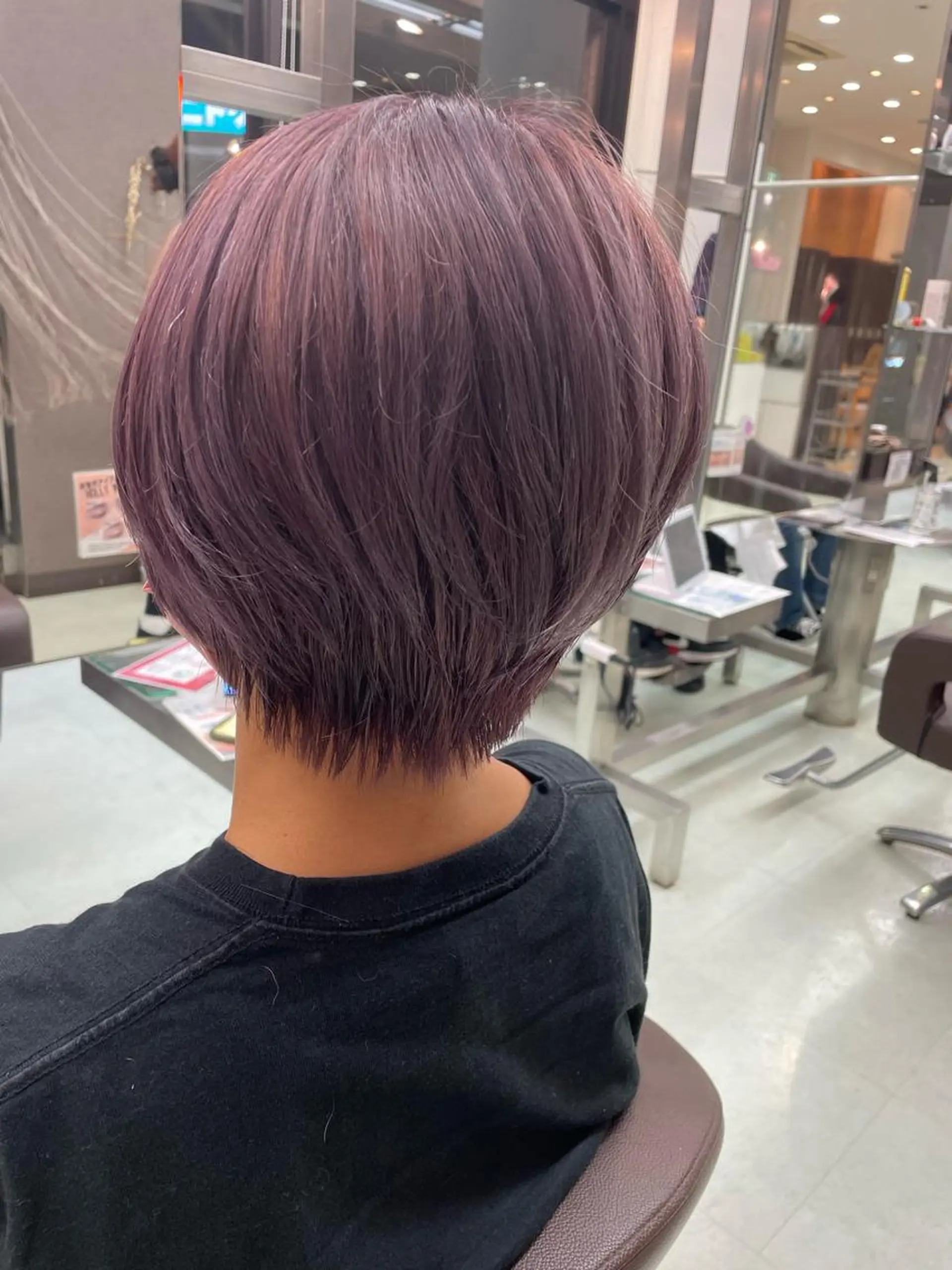 ショート カラー アッシュ ダブルカラー パープルカラー パープルアッシュ ショートヘア 川上 紗也加のヘアスタイル