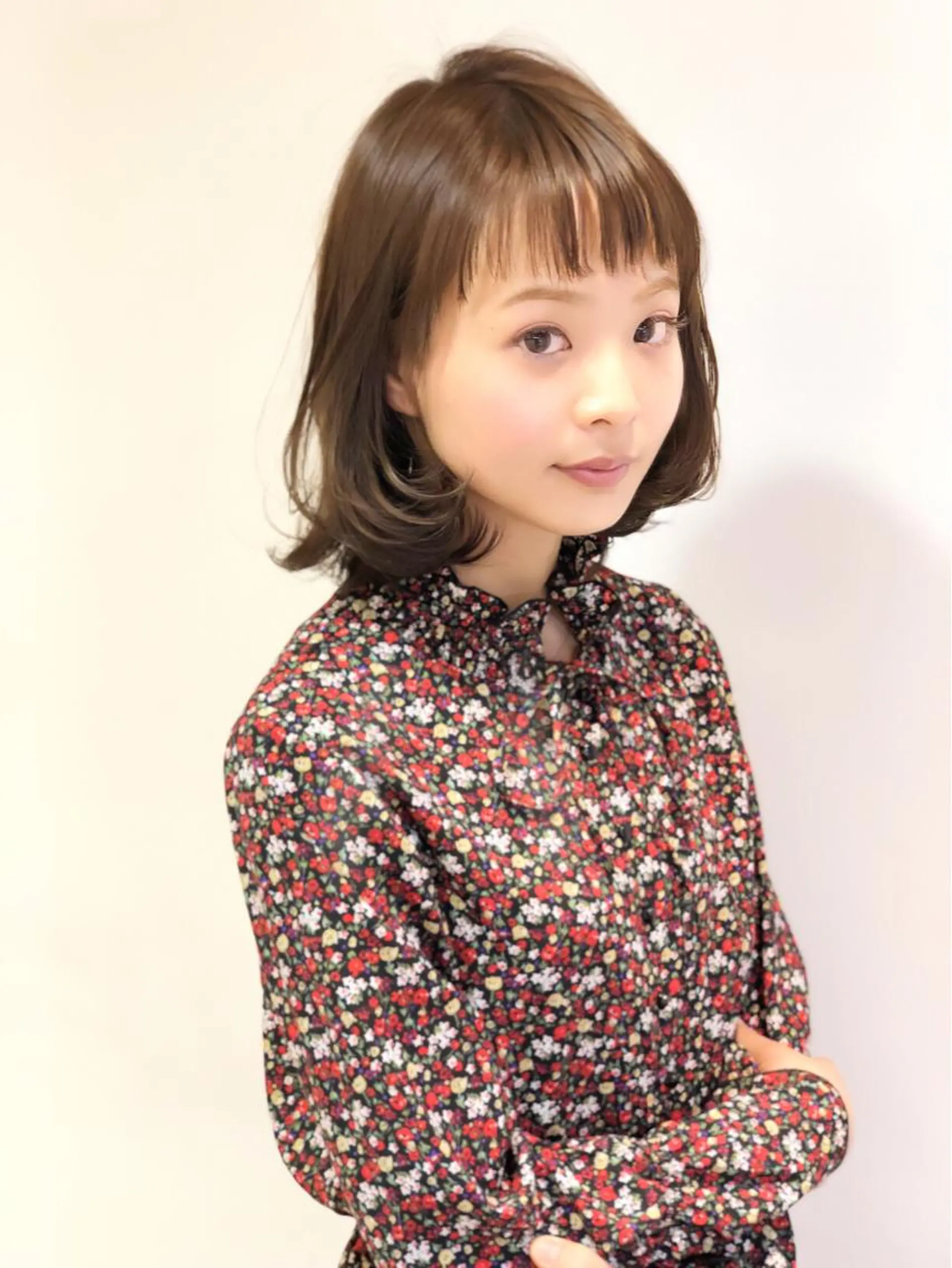 ミディアム カラー ボブレイヤー ベージュカラー ボブ 顔周りカット レイヤーカット ディレクター ノナカのヘアスタイル