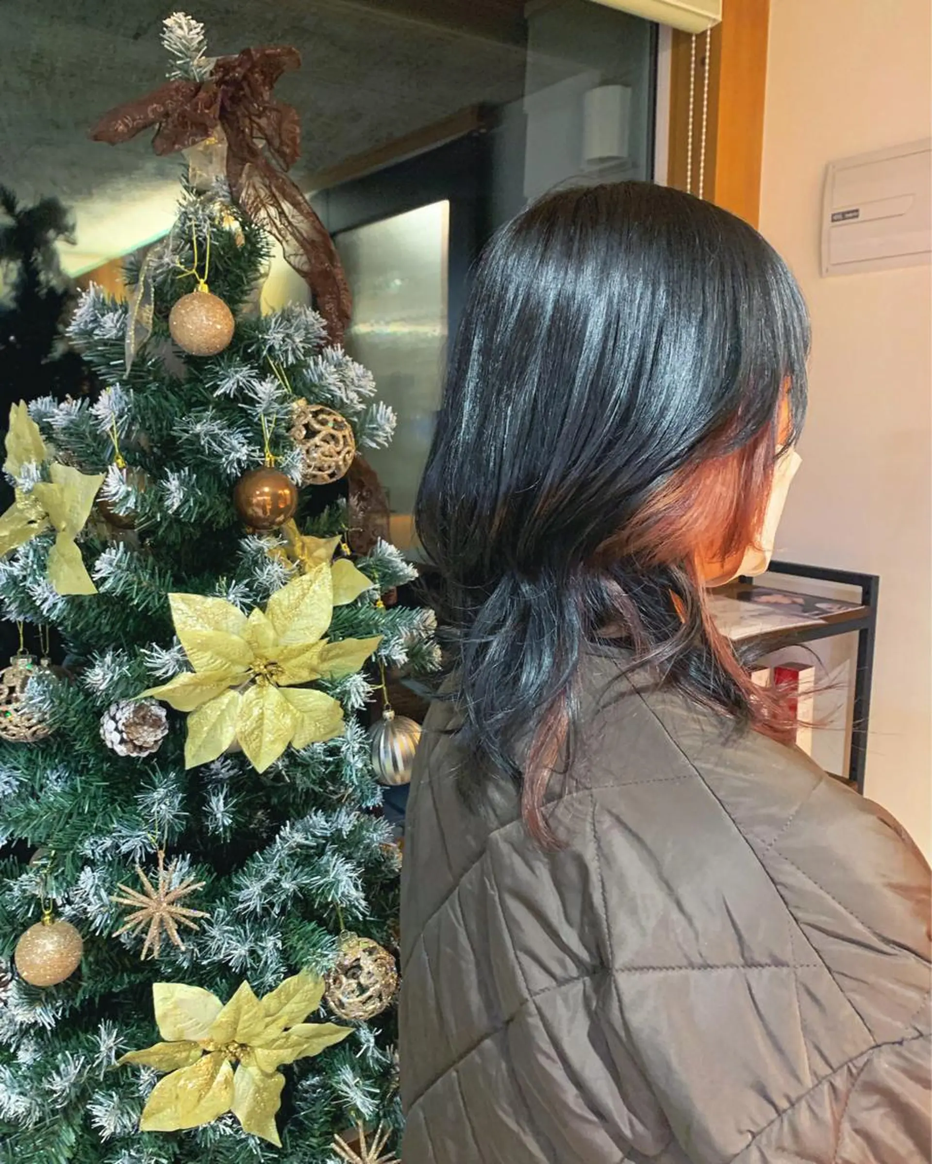 ミディアム カラー インナーカラー オレンジ 長谷川 那奈のヘアスタイル