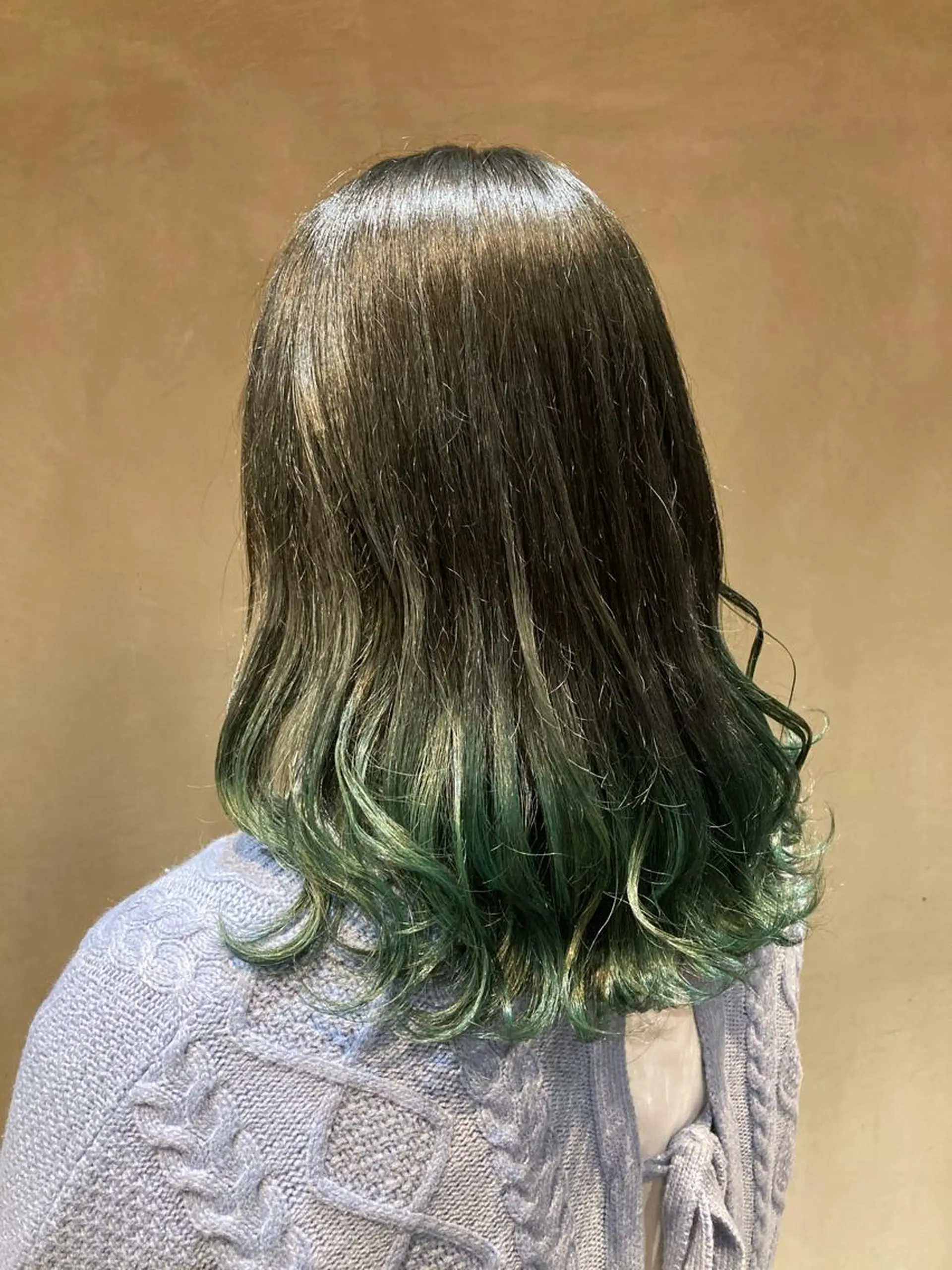 セミロング カラー グラデーションカラー ヘアカラー 髪質改善/痛ませ ないカラー/西村航大のヘアスタイル