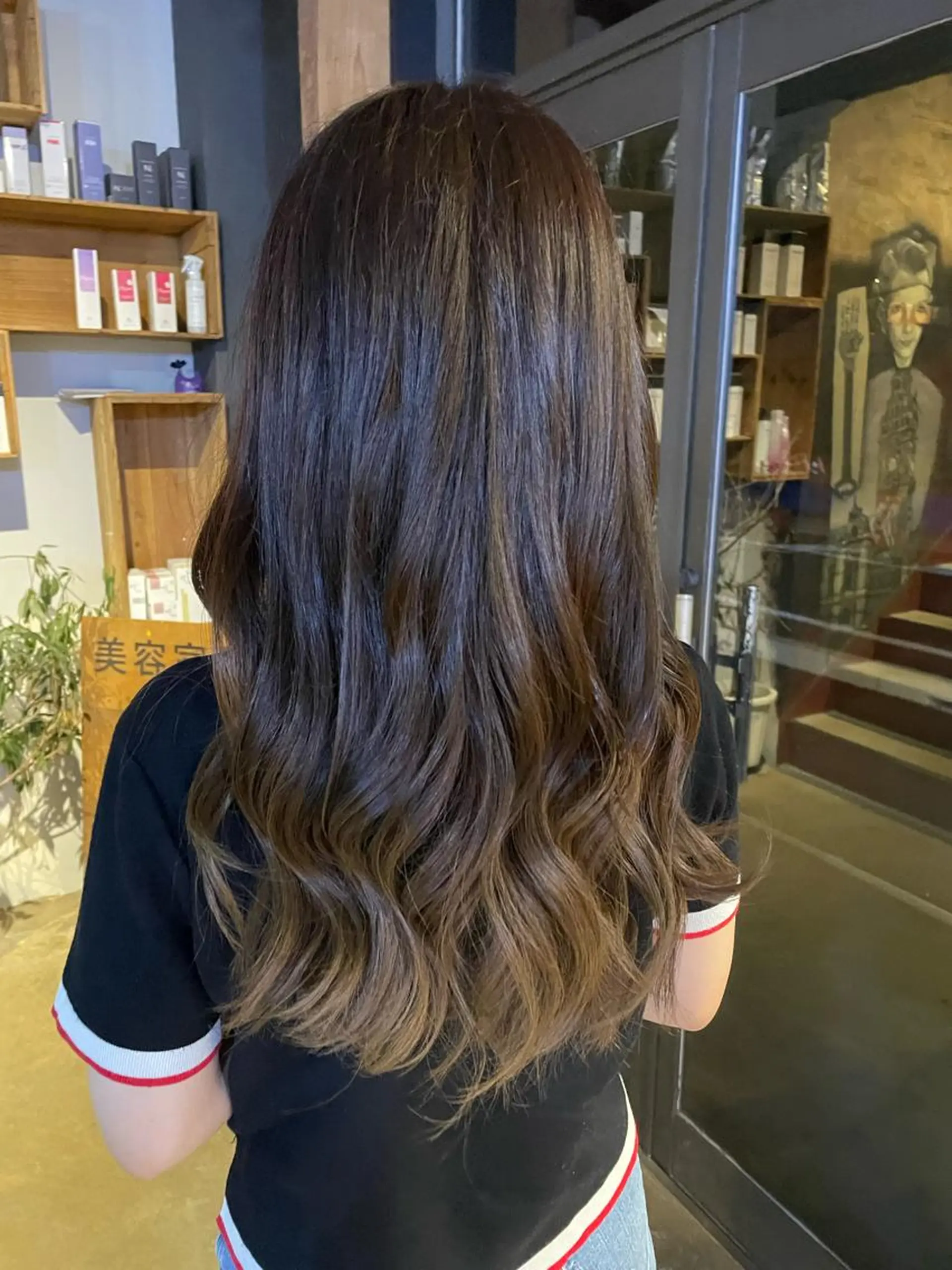 カラー ダブルカラー グラデーションカラー 隅内 桃香のヘアスタイル