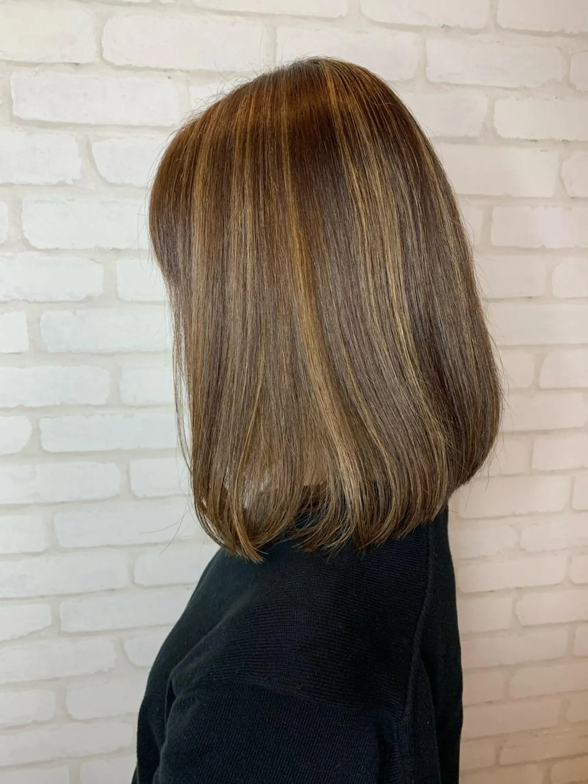 セミロング カラー ブリーチ ハイライトカラー ハイライト oasis川越店所属・秋葉 万柚子のヘアスタイル