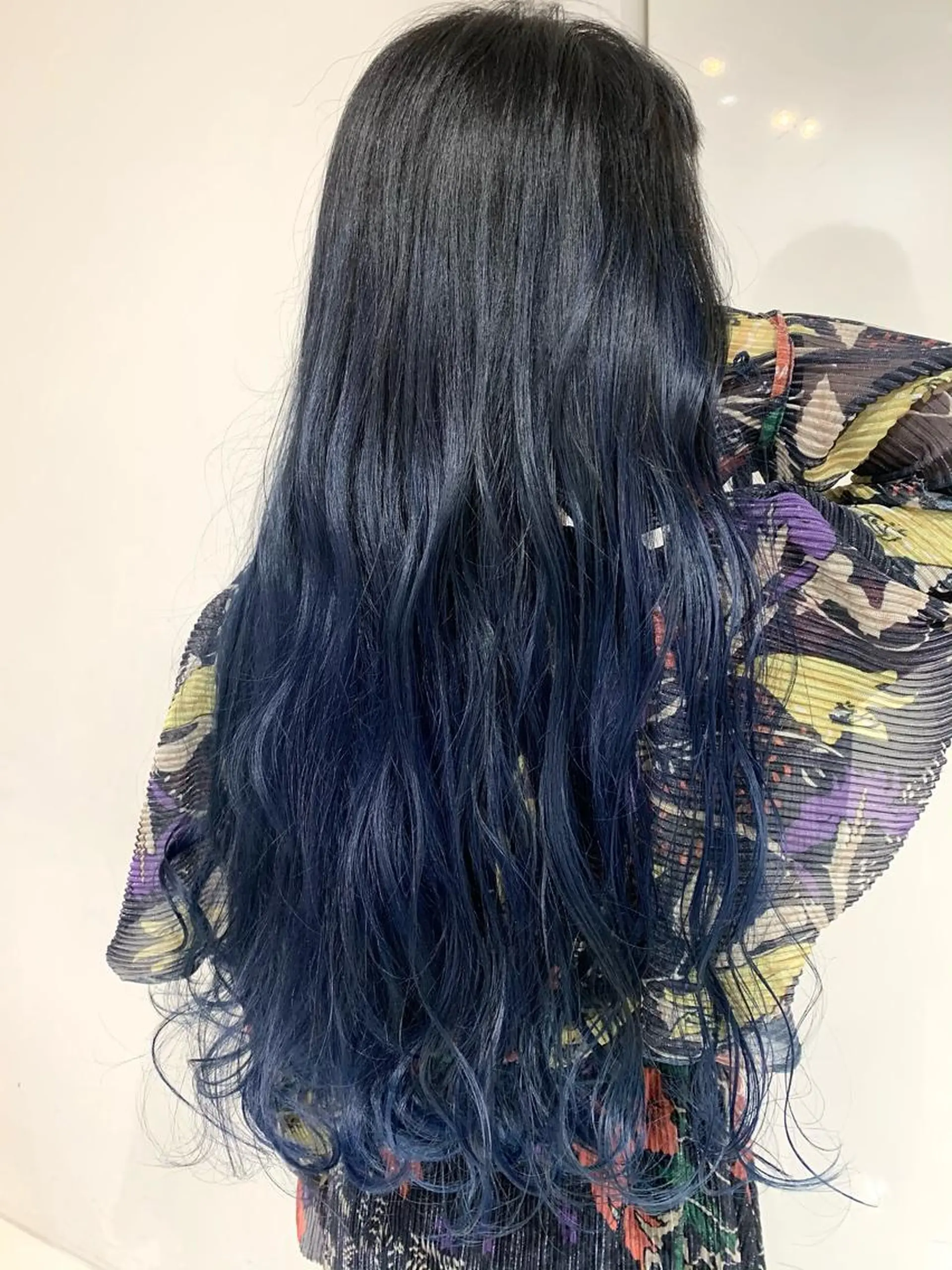 ロング カラー 切りっぱなしボブ バレイヤージュ 黒髪 グラデーションカラー ハイライトカラー 阿部 圭悟のヘアスタイル