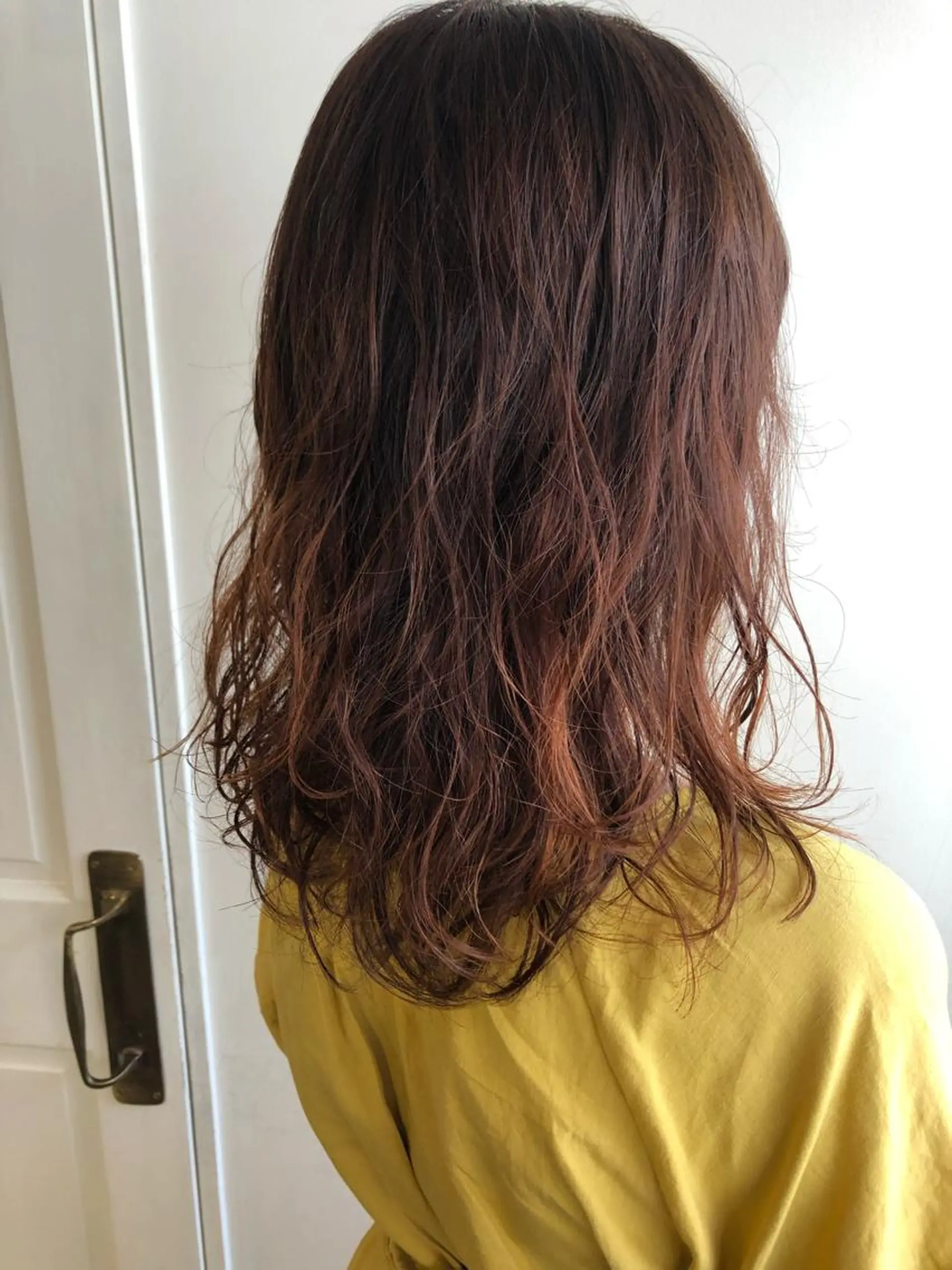 ミディアム カラー パーマ カット ヘアカラー パーマ トリートメント MIOベージュカラー 柔らかいカラーのヘアスタイル