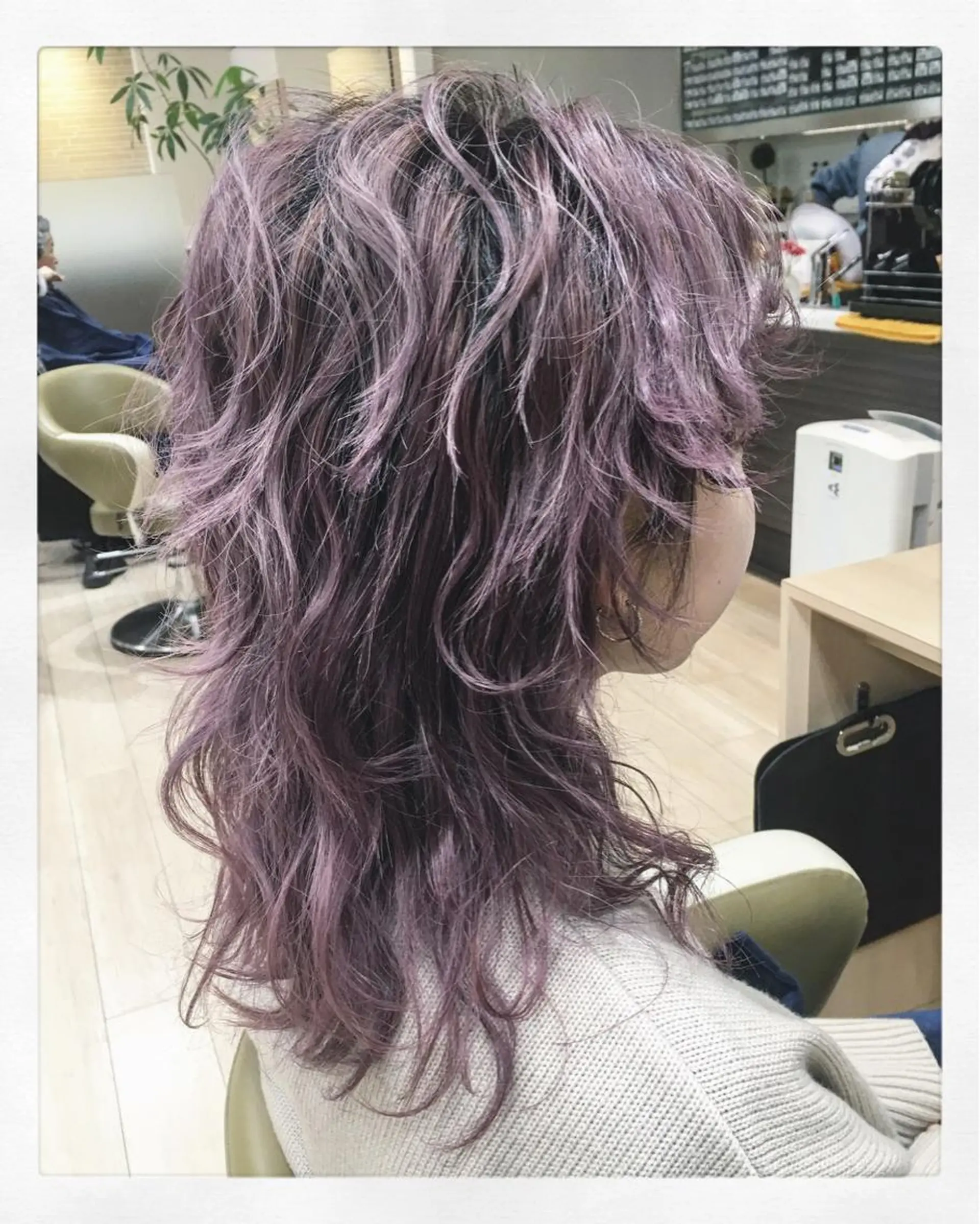 セミロング カラー iizuka akiのヘアスタイル