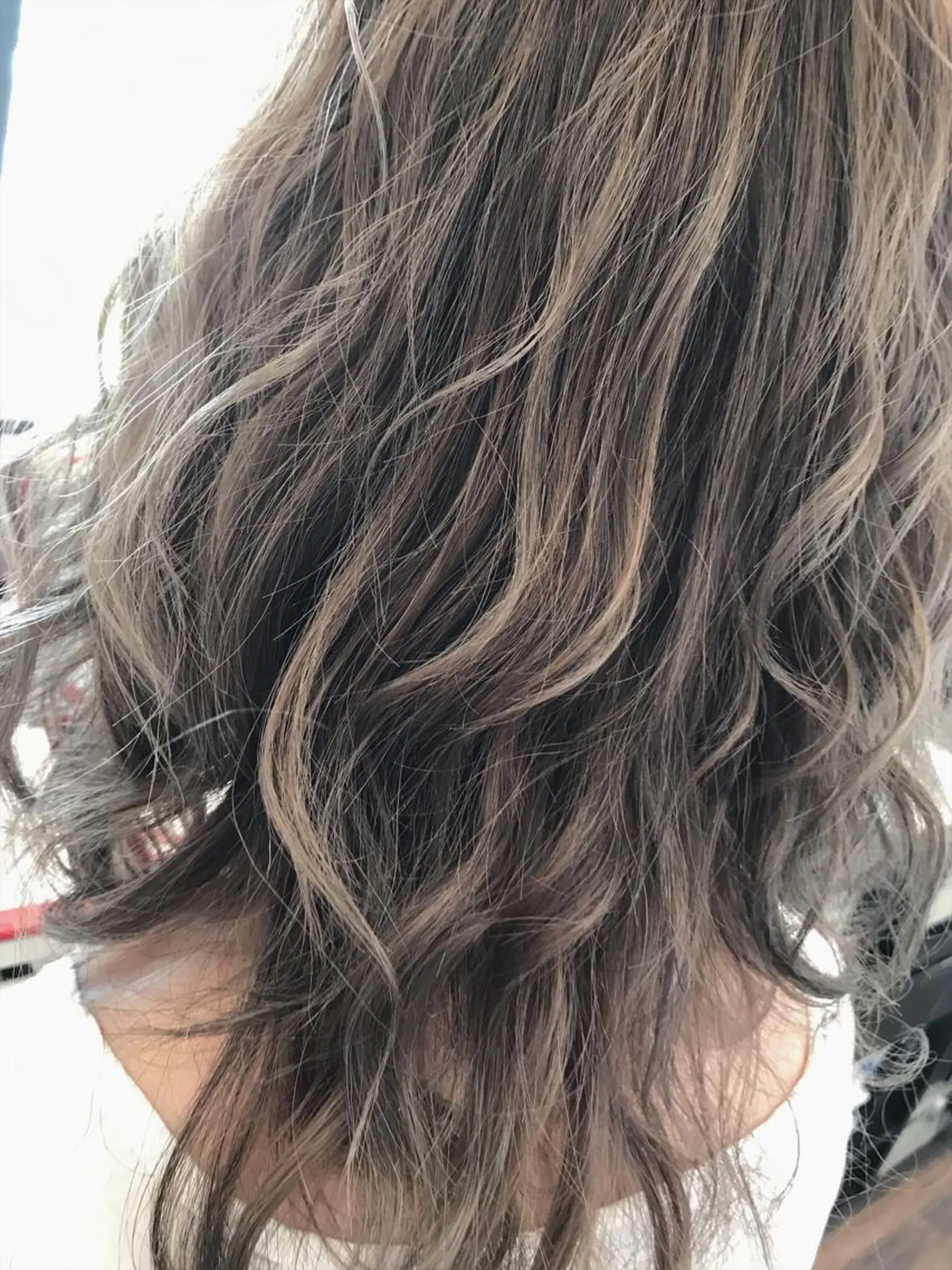 ミディアム カラー グレージュ ハイライトカラー ハイライト 藤井 健のヘアスタイル