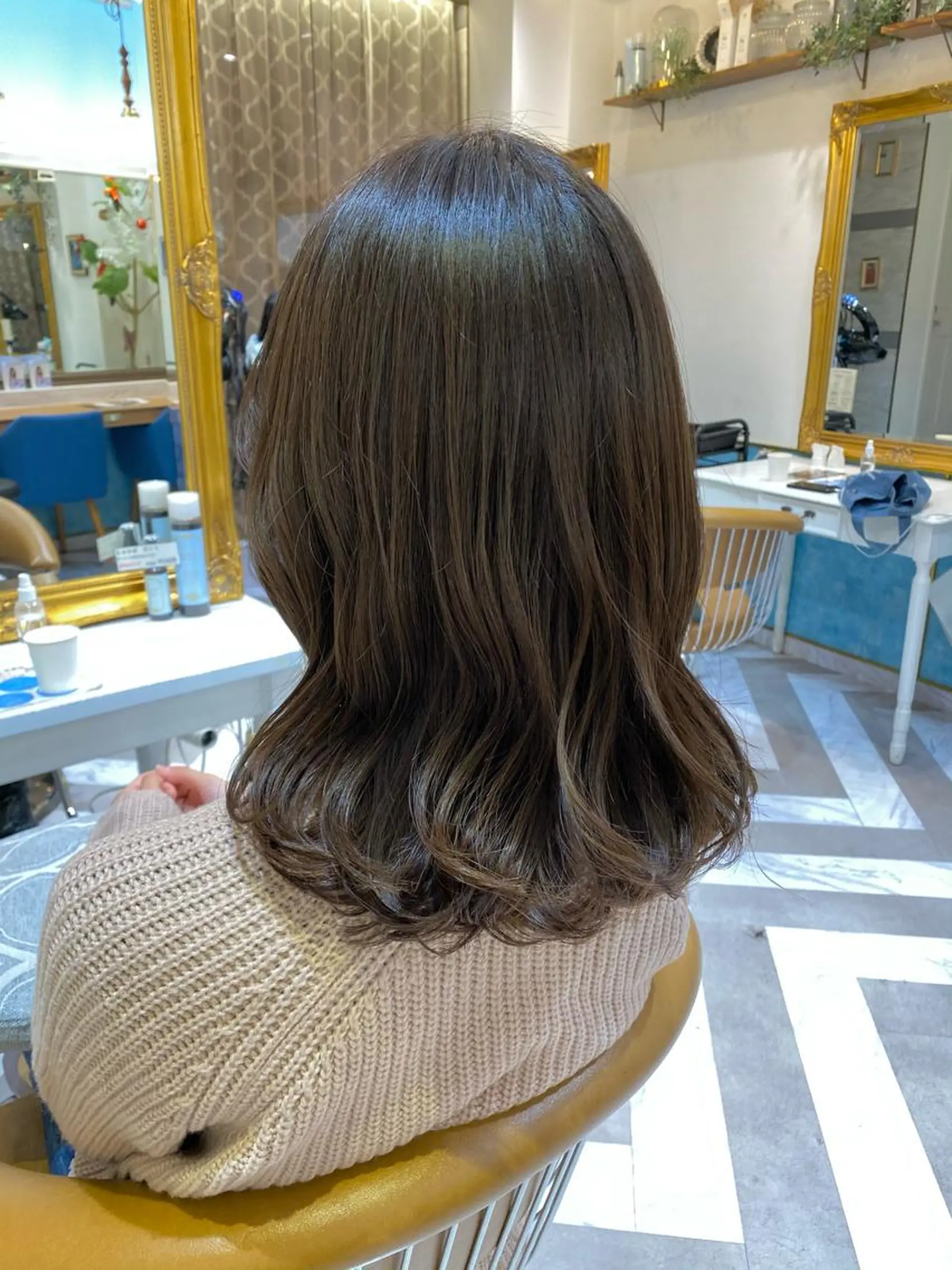 ミディアム レイヤーカット /透明感カラー西田のヘアスタイル