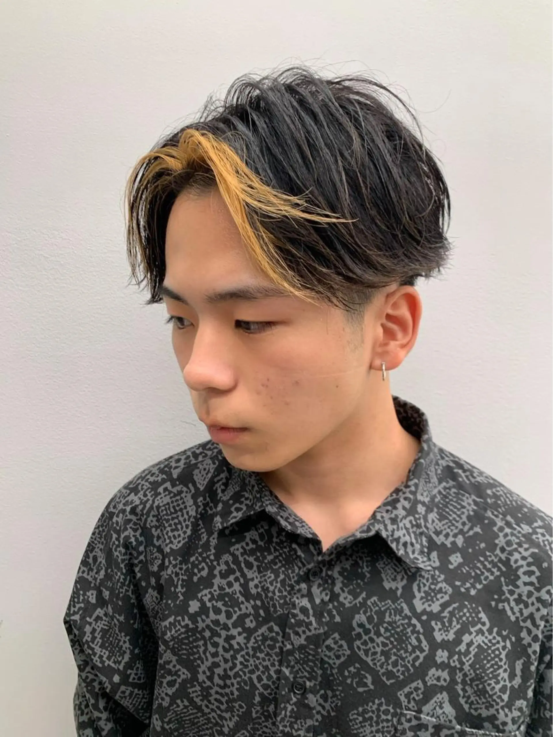 メンズ 🌷韓国顔周りカット ×艶カラーaki🌷のヘアスタイル