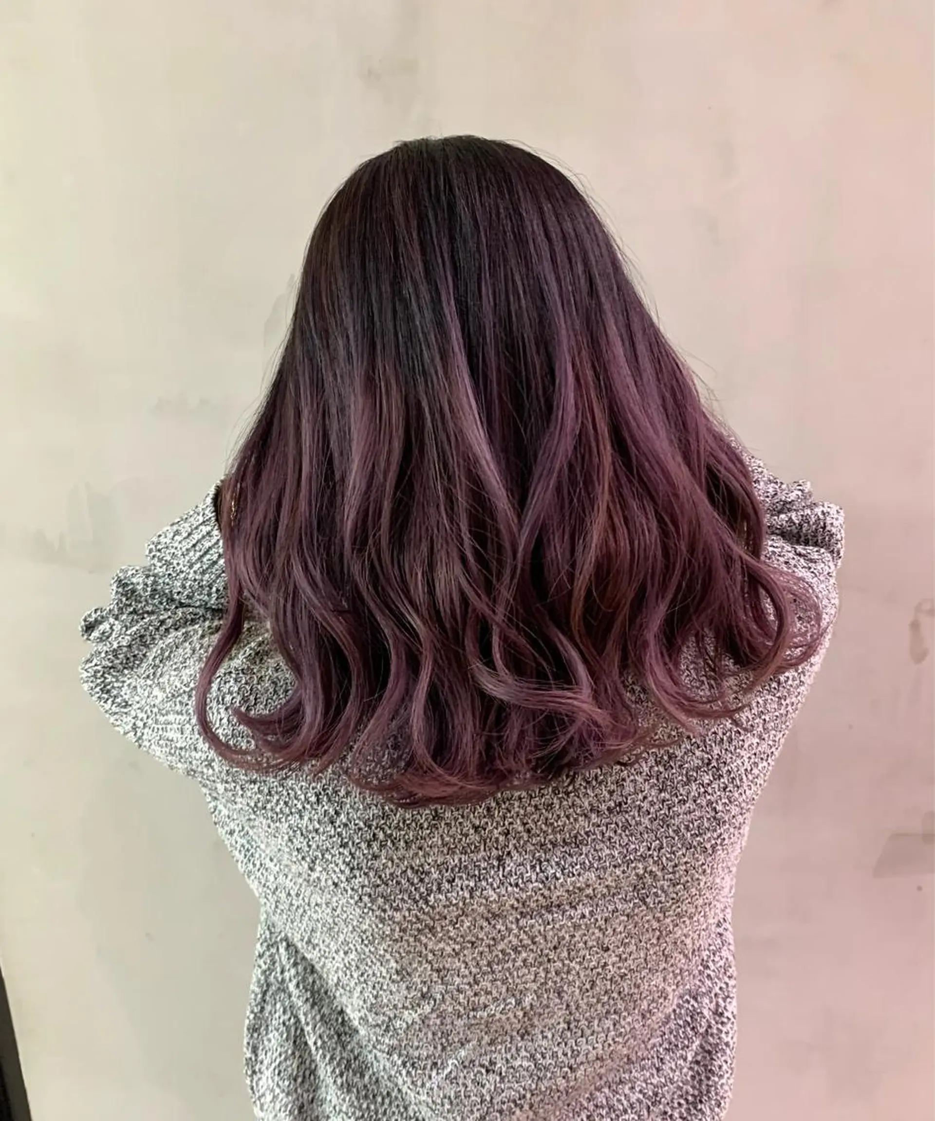 ミディアム パープルカラー yui .のヘアスタイル