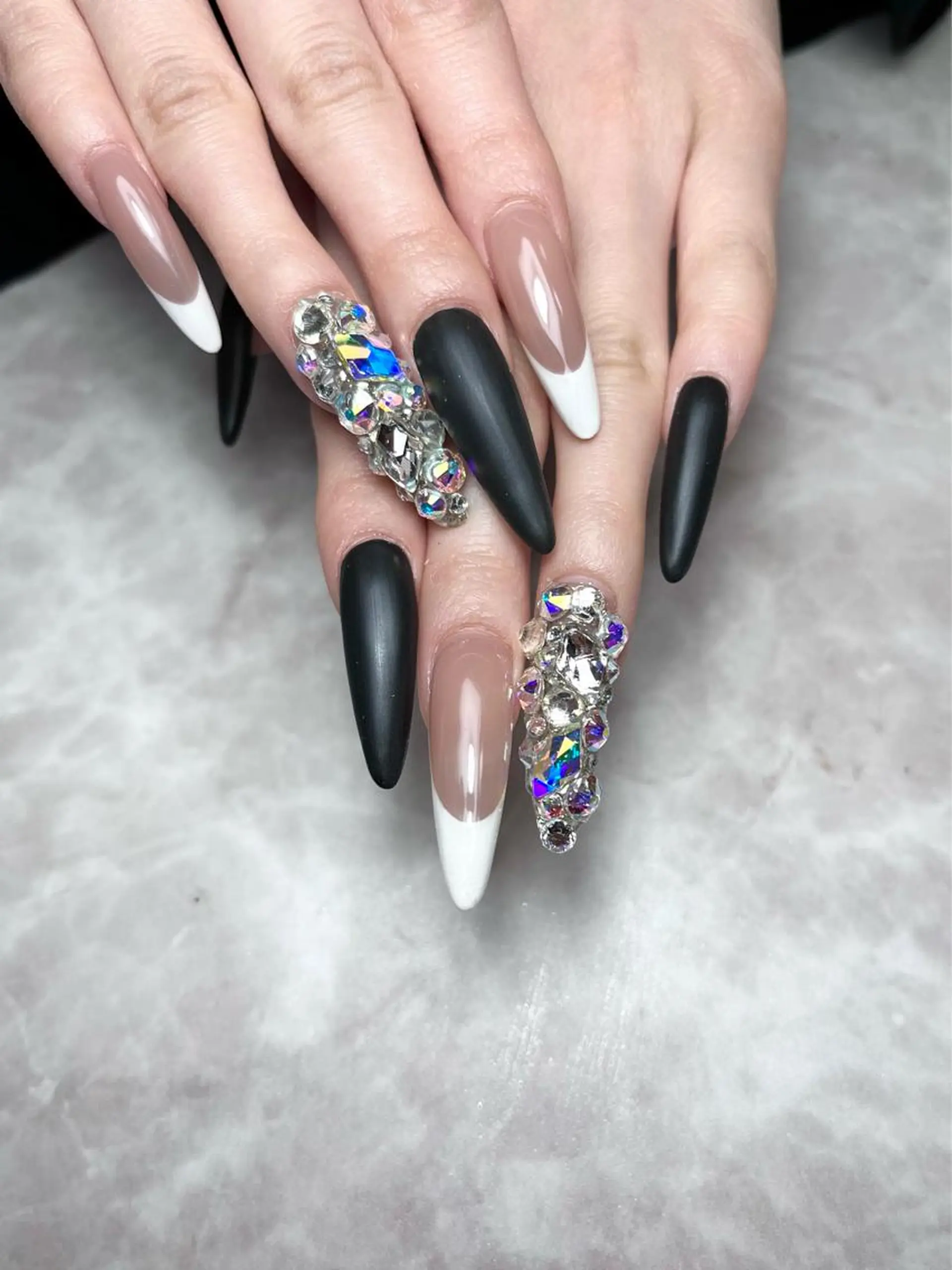 ロング ネイル フレンチネイル スカルプネイル ハンドネイル Nailsalon E's cafeのネイルデザイン