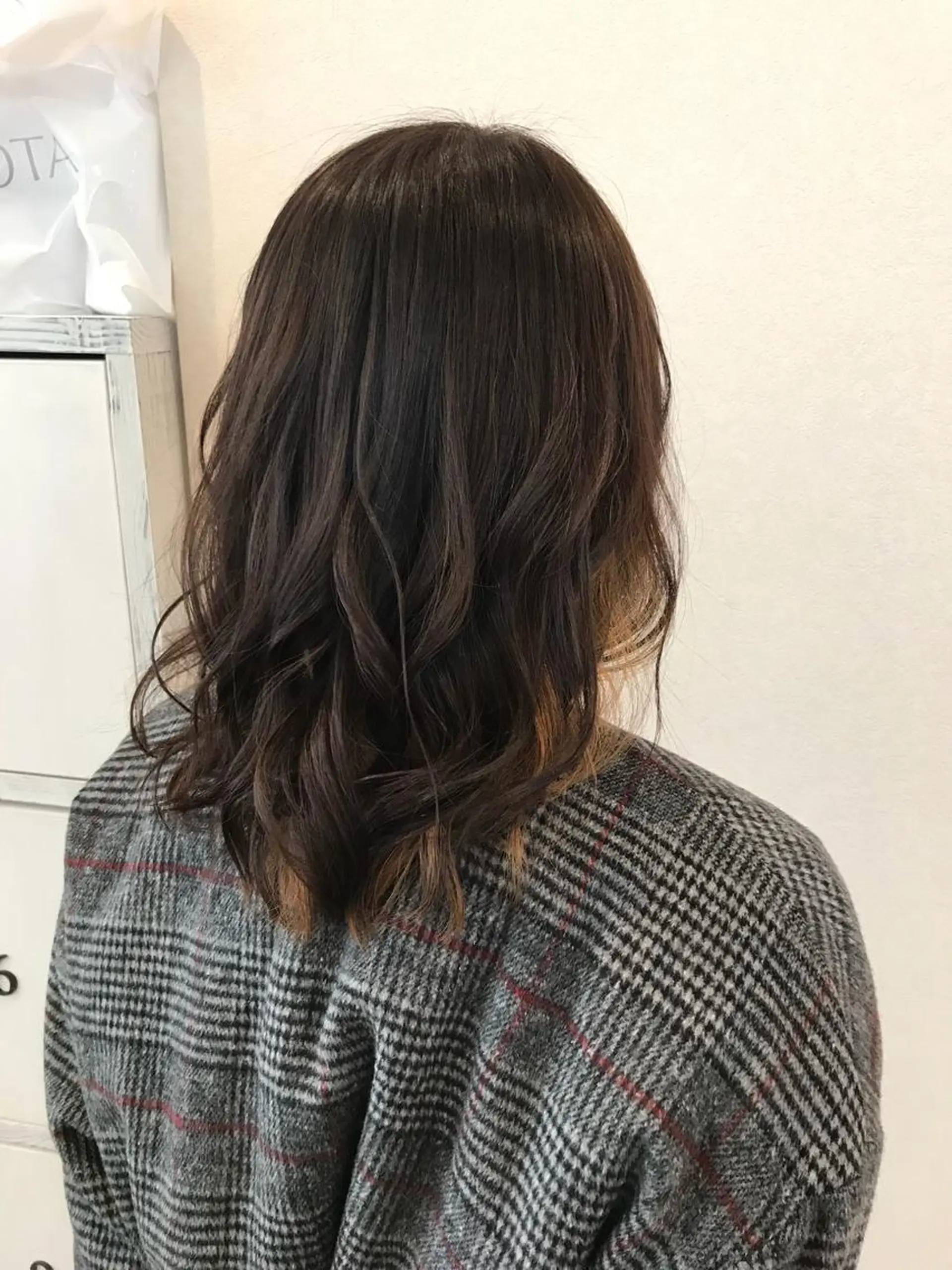 セミロング カラー インナーカラー 岡本 智次のヘアスタイル