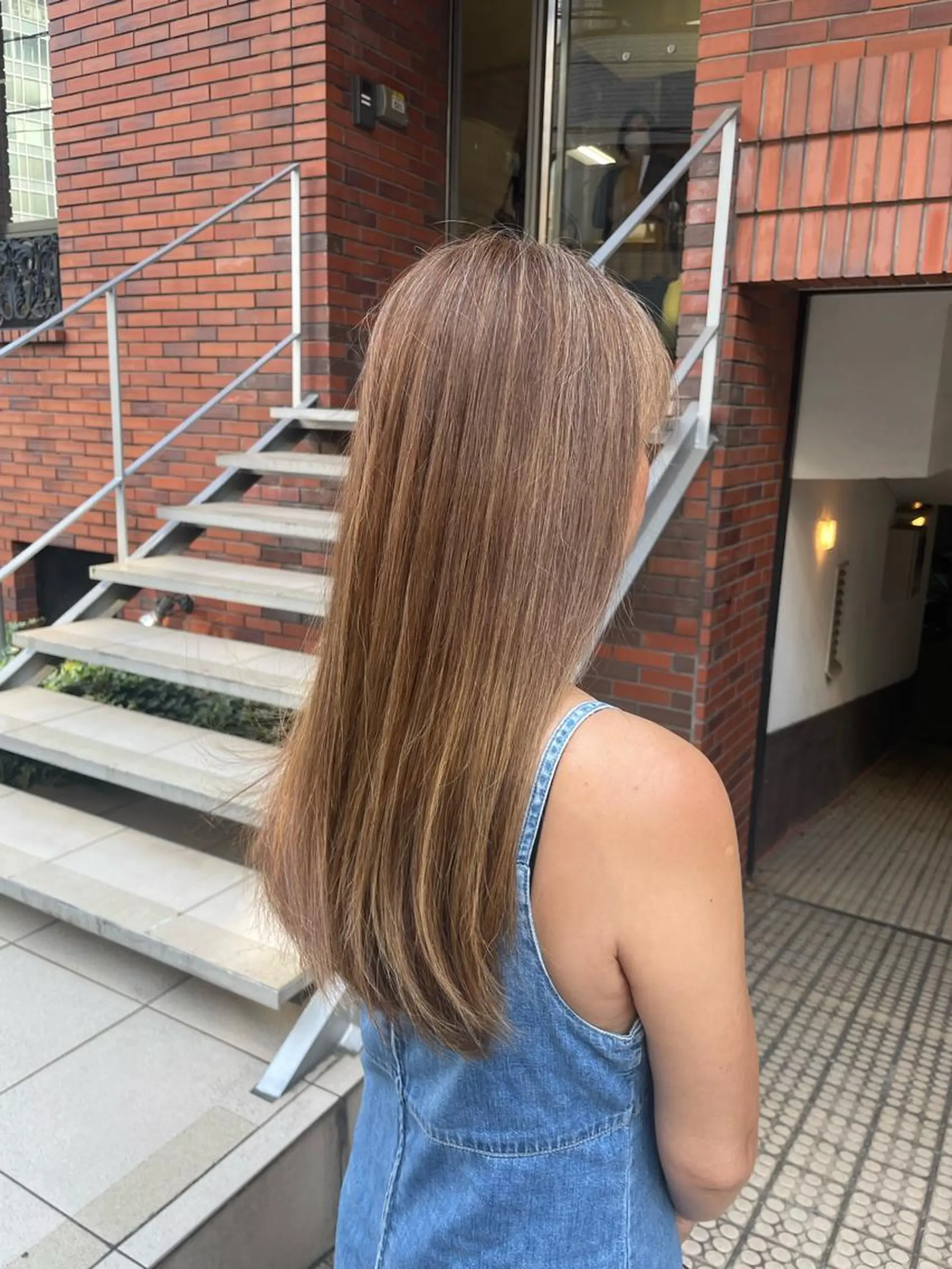 カラー 新井 美歩のヘアスタイル