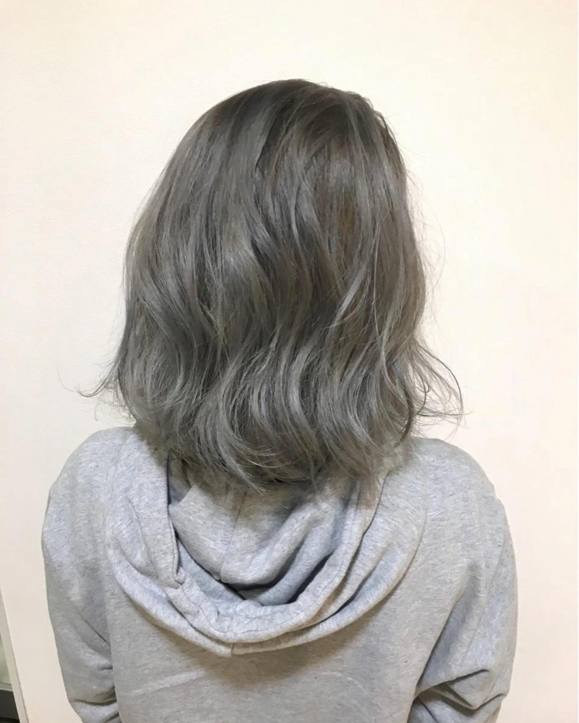 ミディアム カラー イルミナカラー Miru by INCE HAIRのヘアスタイル