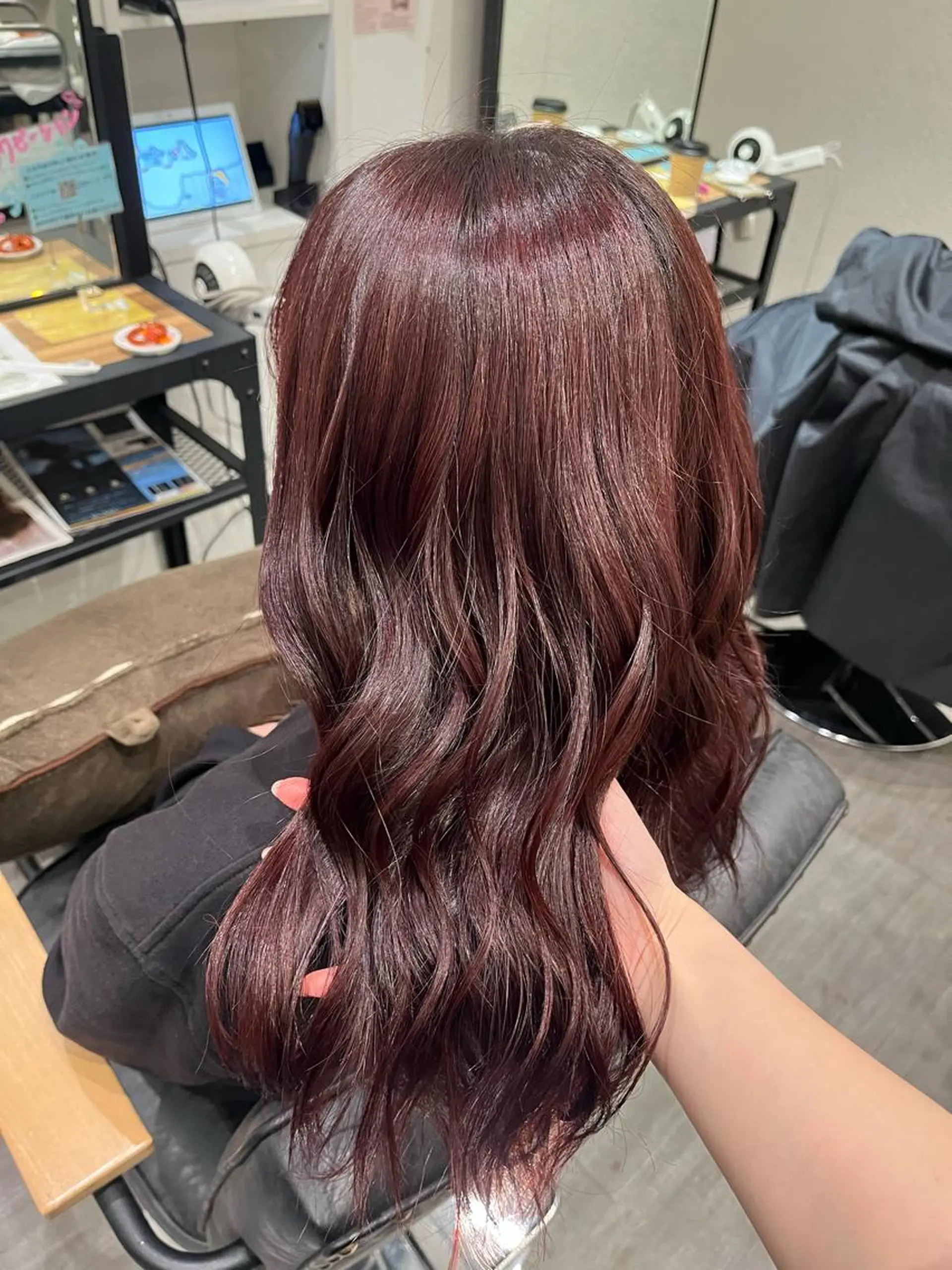 ロング ピンクブラウン 片平 帆香のヘアスタイル