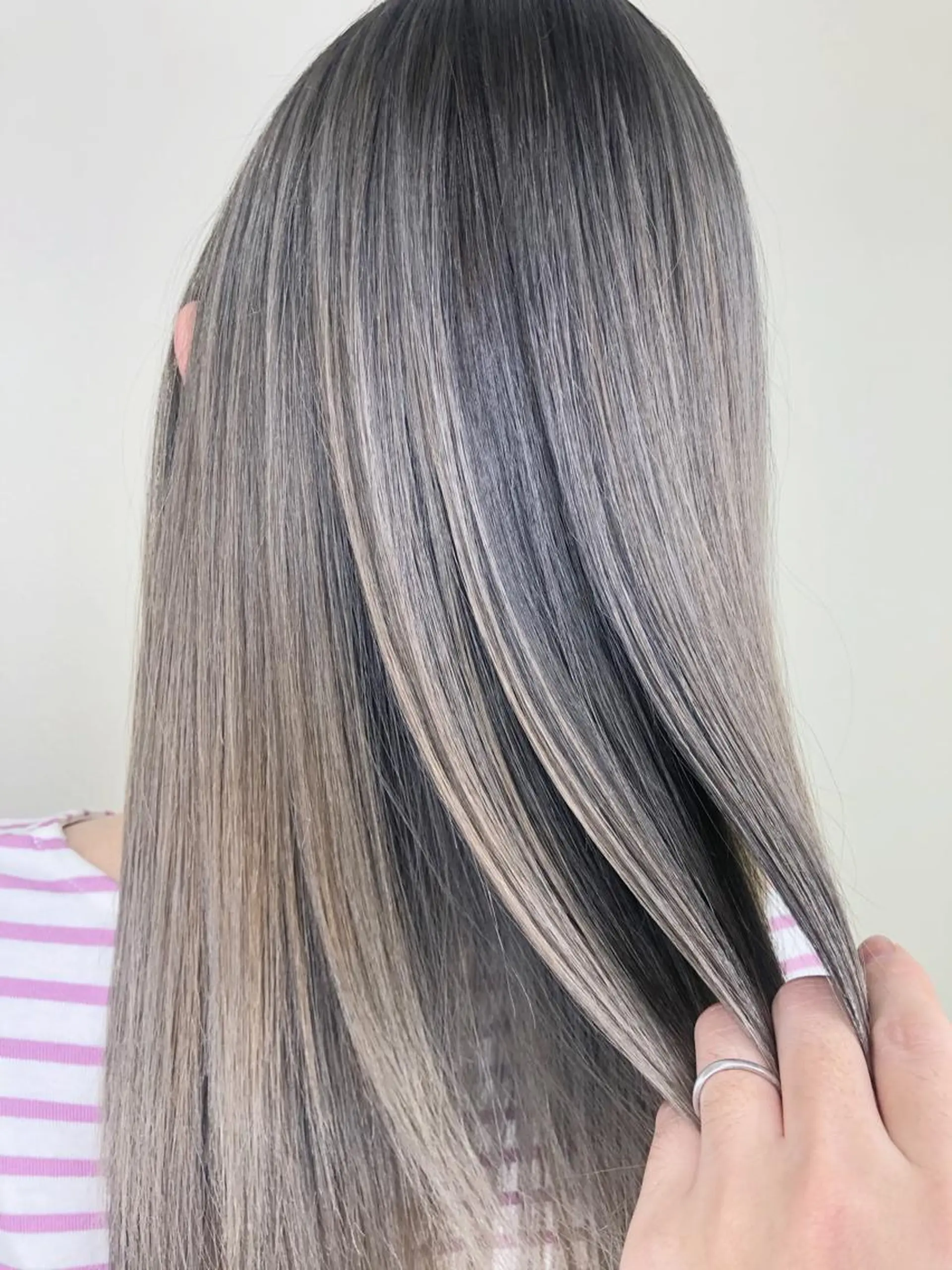 ロング カラー アディクシーカラー バレイヤージュ ベージュカラー ブリーチ ケアブリーチ ito. ブリーチ/髪質改善のヘアスタイル