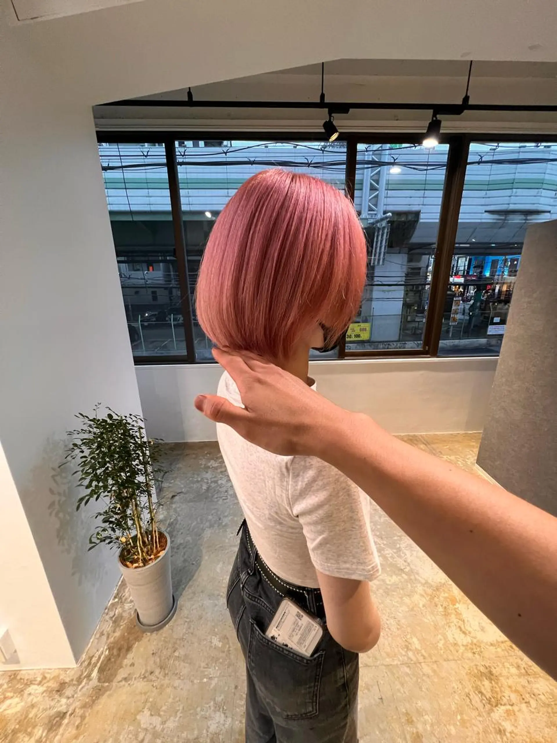 ショート カラー バレイヤージュ ブリーチ 透明感カラー ダブルカラー ハイライトカラー カット ヘアカラー Merly Osakaのヘアスタイル