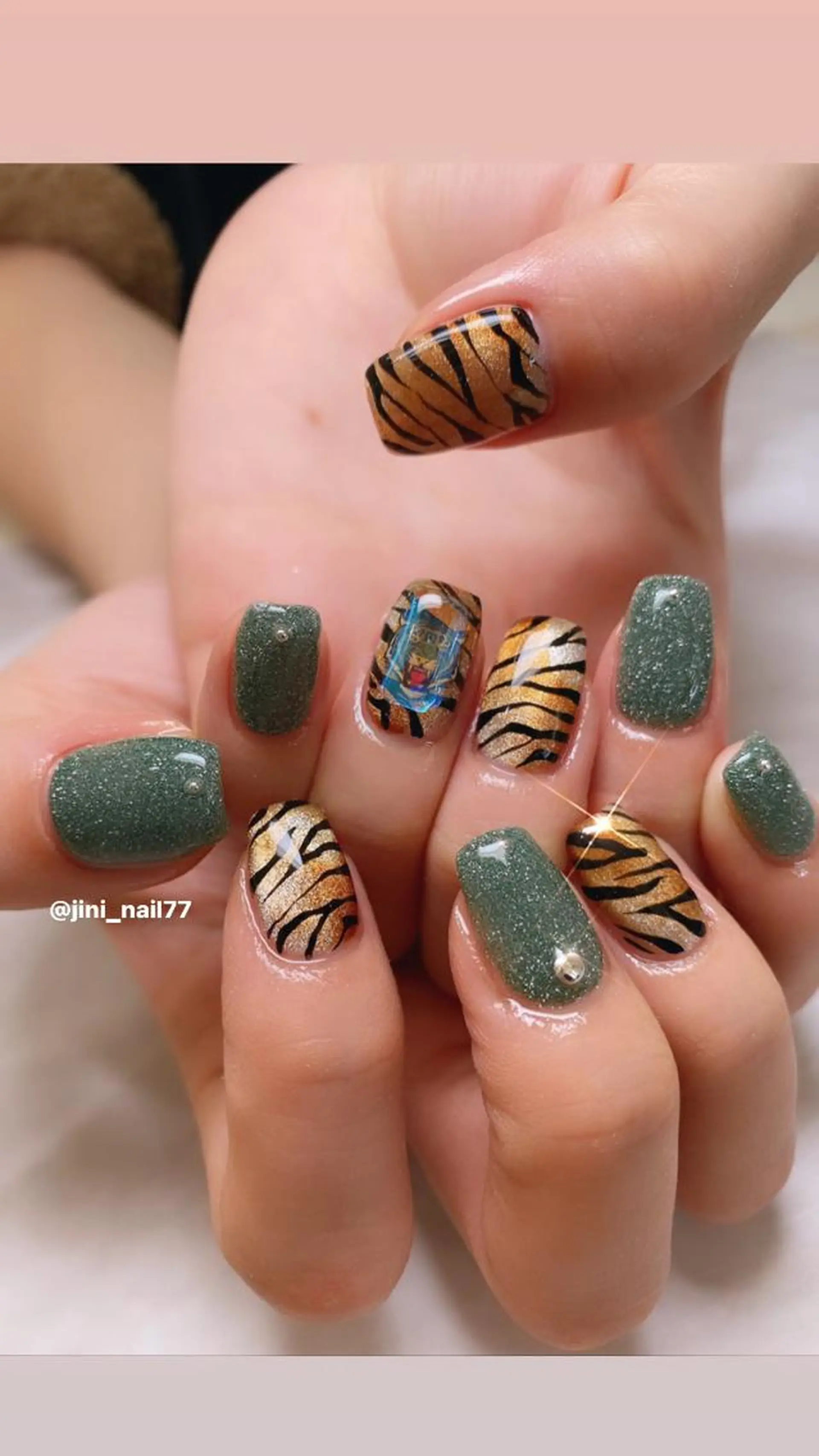 ネイル JINI NAIL所属・ジニ ネイルのネイルデザイン