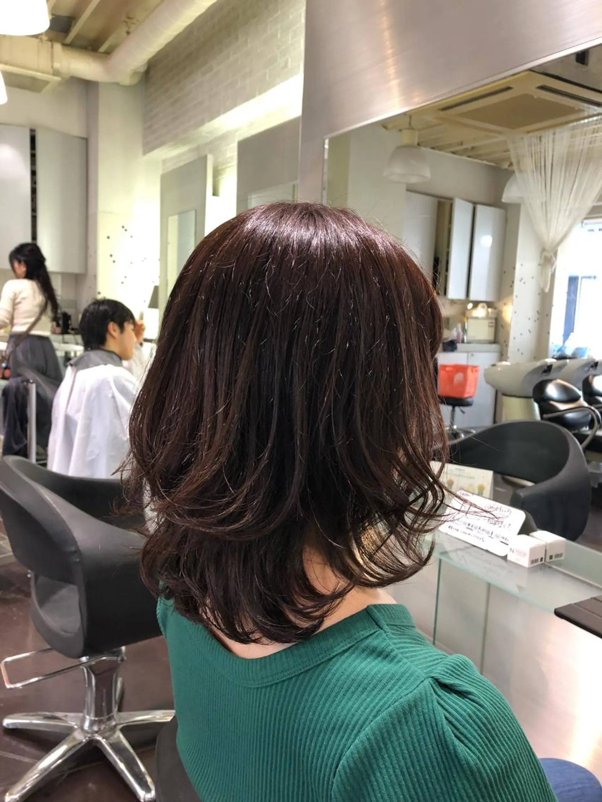 ミディアム レイヤーカット カット トリートメント 西山 恵太郎のヘアスタイル