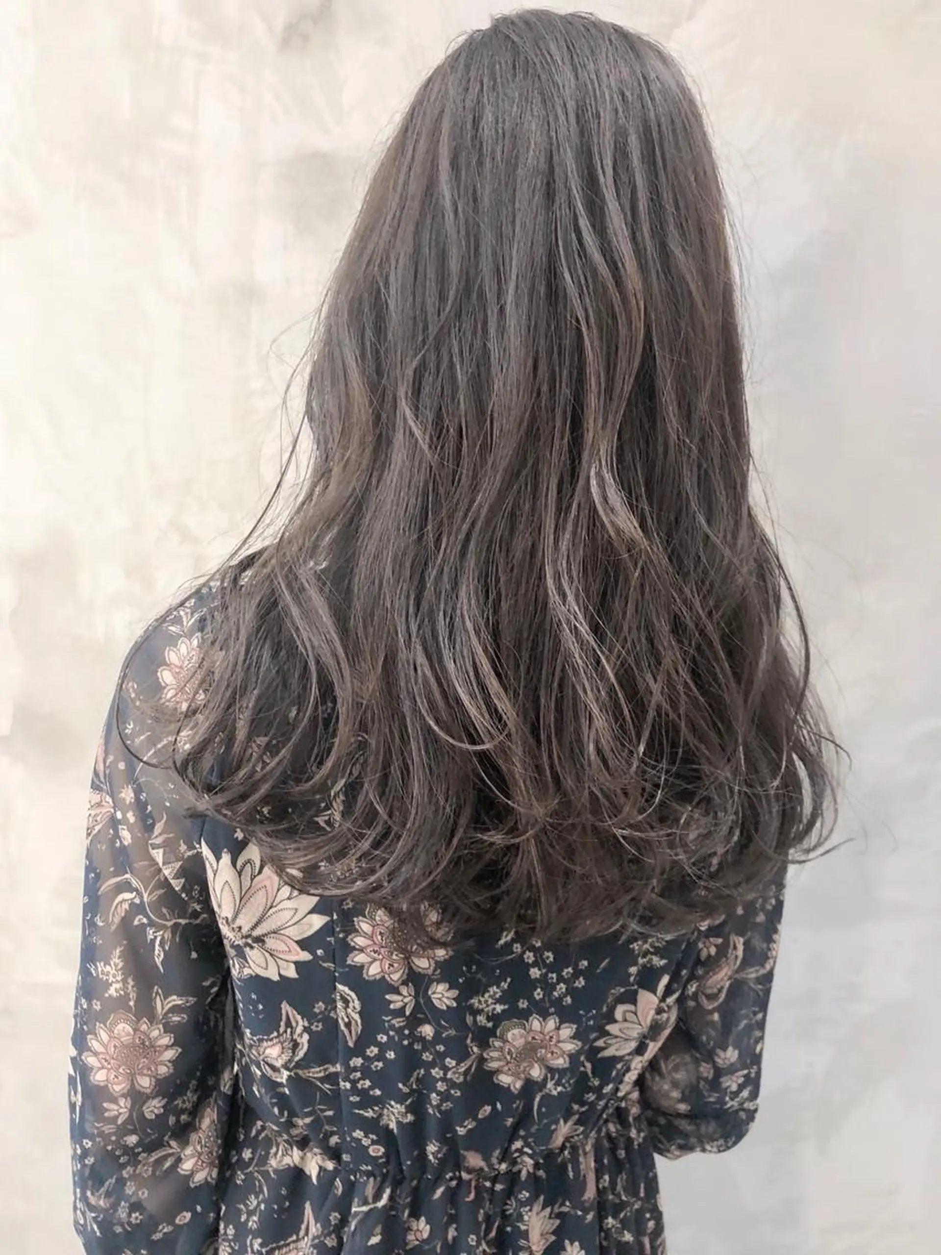 ミディアム カラー パーマ ヘアアレンジ グレージュ ハイライトカラー ハイライト カット ヘアカラー トリートメント TOMO GEEKS代表のヘアスタイル