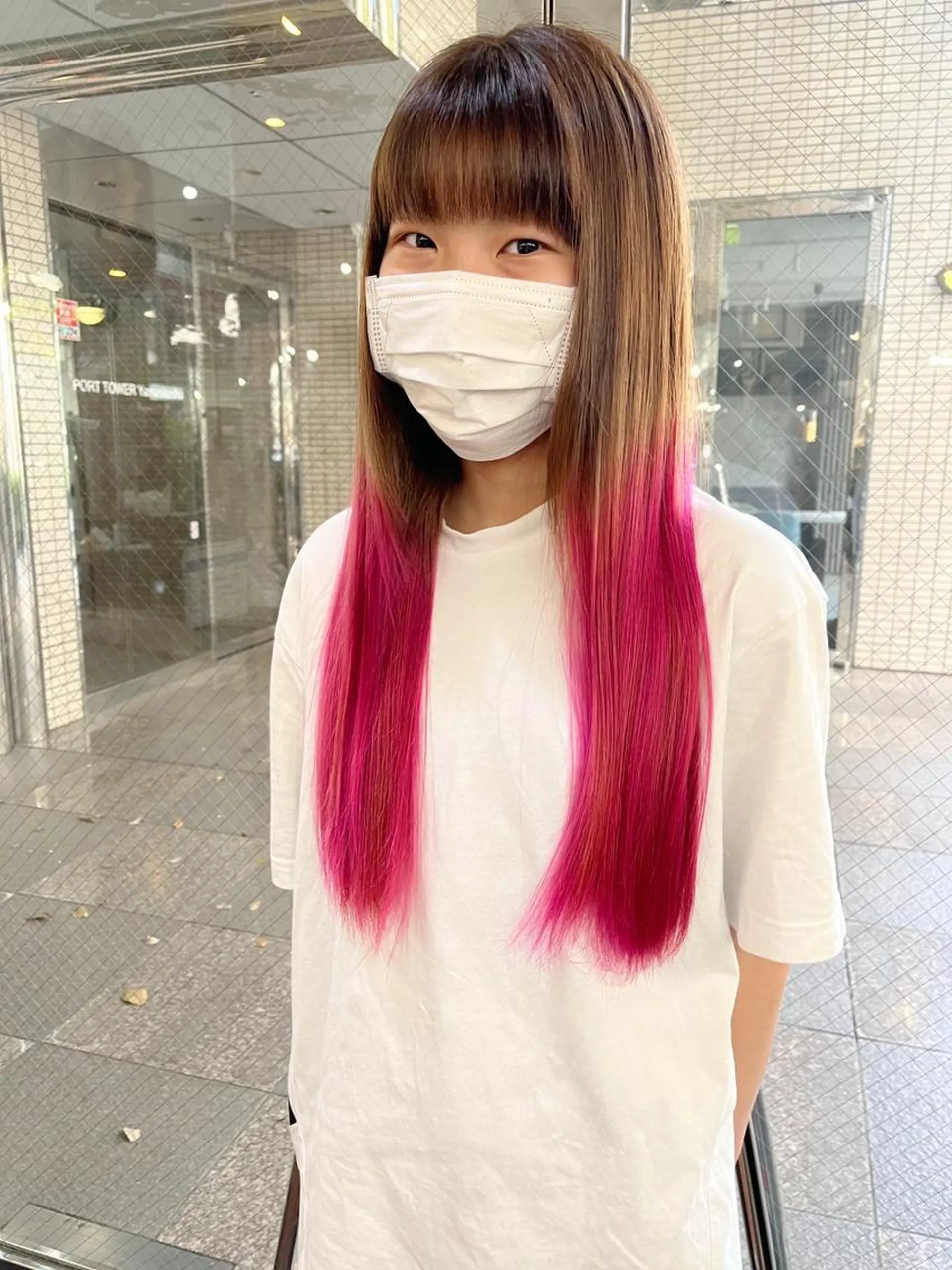 ロング カラー カット ヘアカラー トリートメント モモカ/ハイトーン /バレイヤージュのヘアスタイル